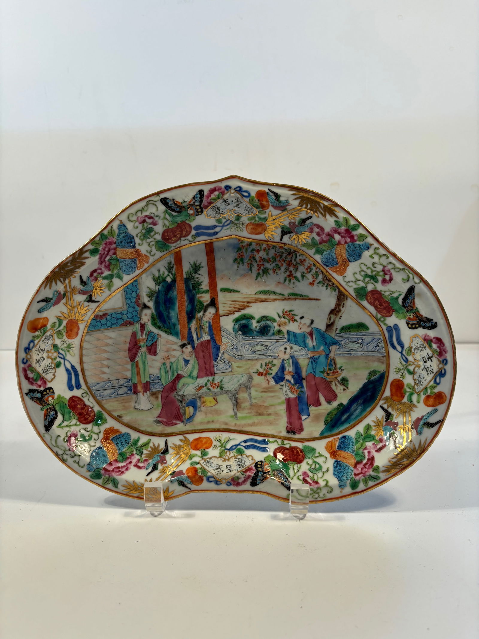 A Chinese famille rose porcelain scalloped shape platter (1 of 10)