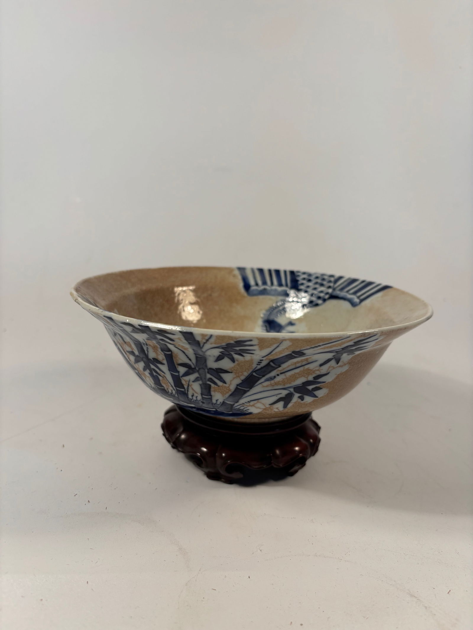 A Chinese Blue and White Crackle-Glazed Porcelain Bowl with "XUAN DE" MARK (1 of 12)