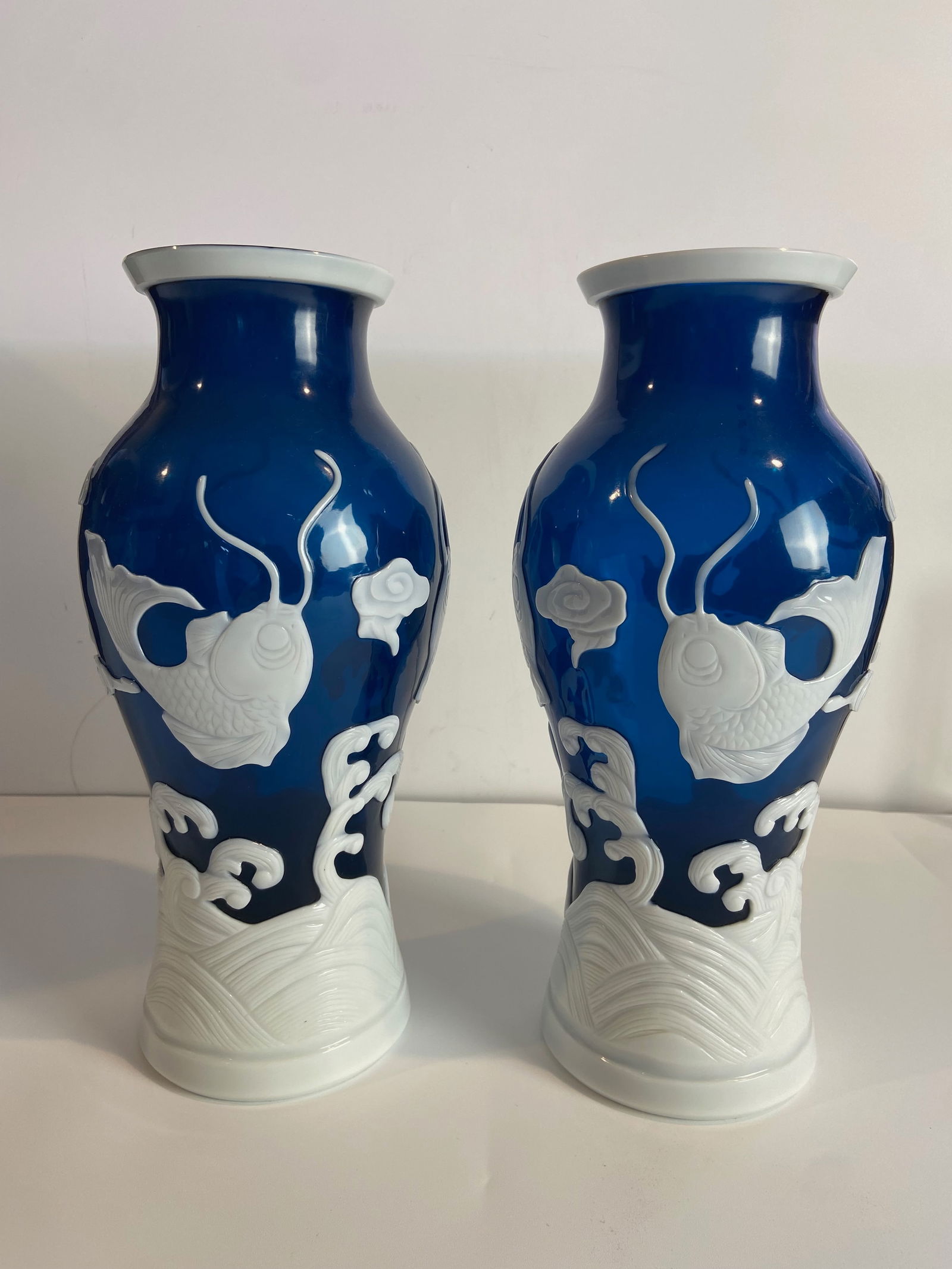 A Pair of Chinese cameo glass vases (1 of 5)