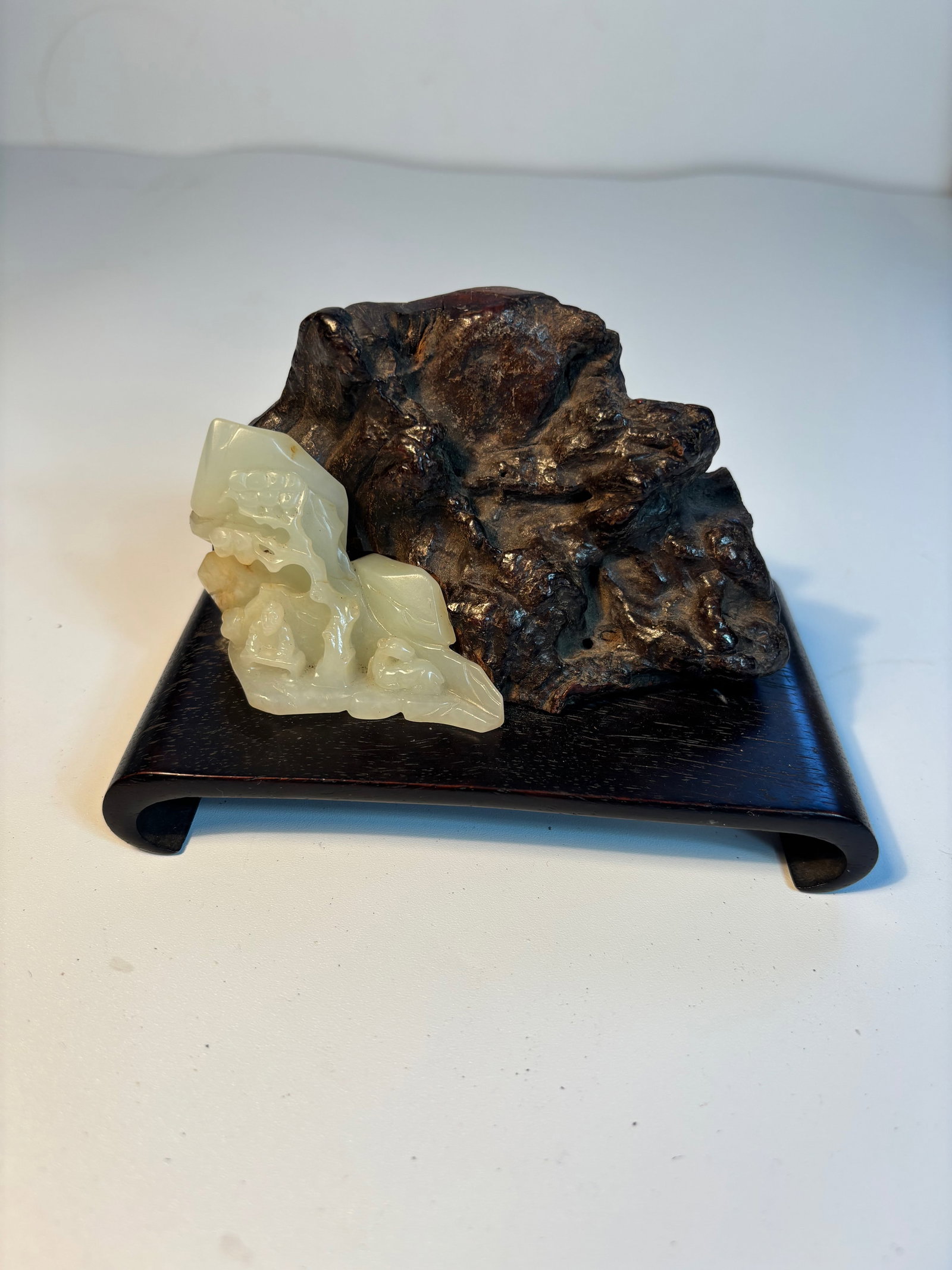 A Chinese nephrite jade artwork statue (1 of 9)
