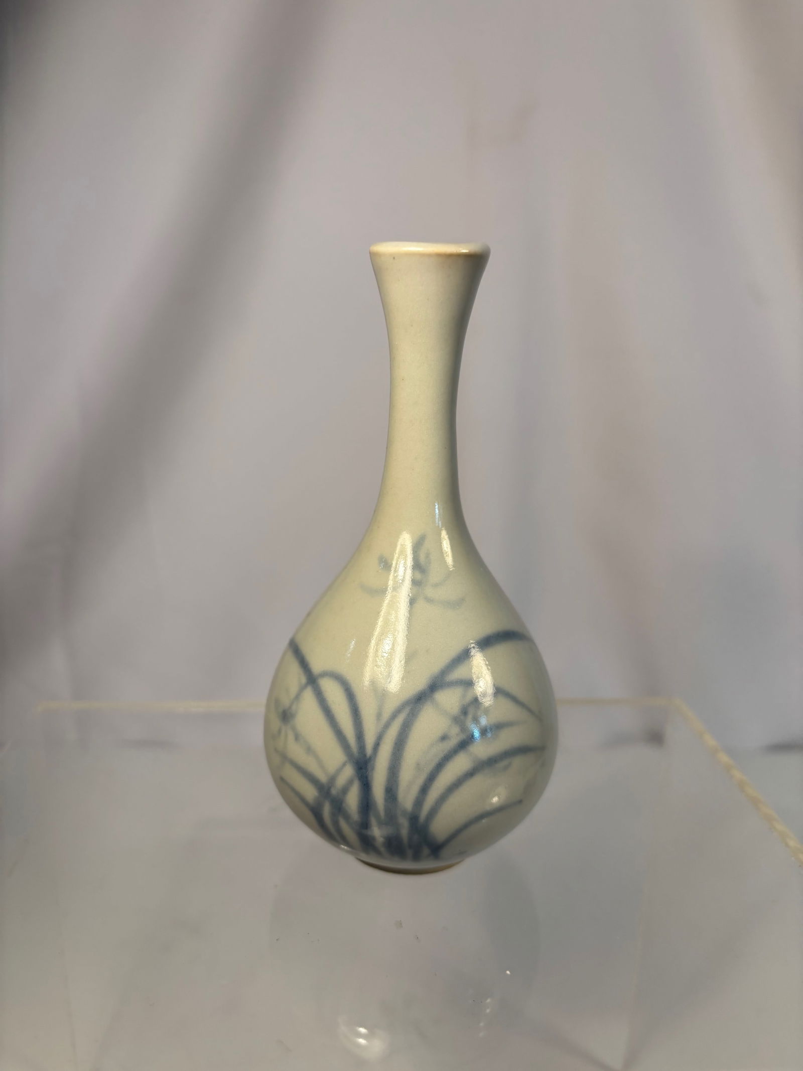 A Korean Blue and White Porcelain Vase with “Gojak?? (???) Mark, Early 20th Century (1 of 7)