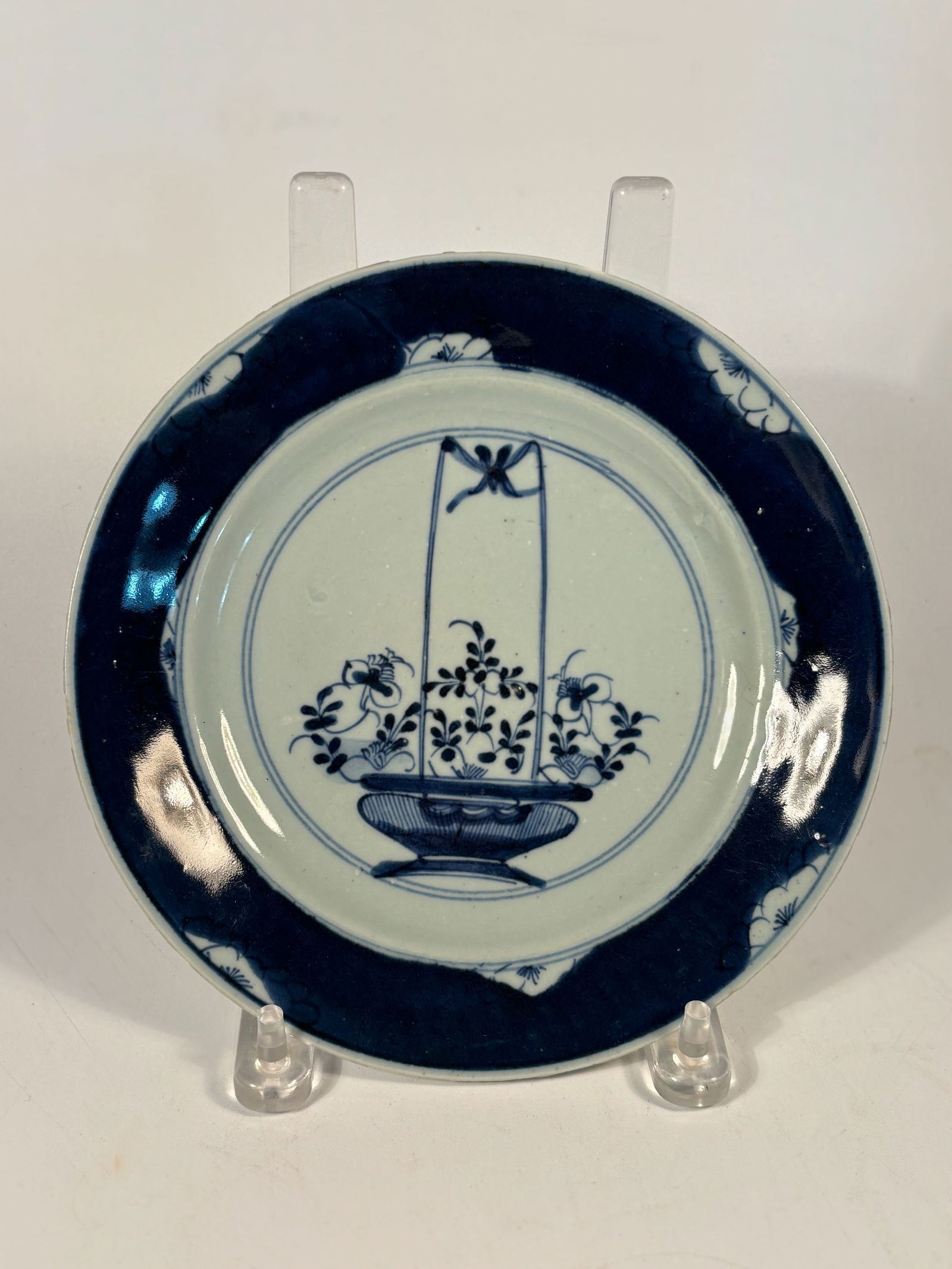 A Chinese blue and white porcelain plate with double circle mark (1 of 10)