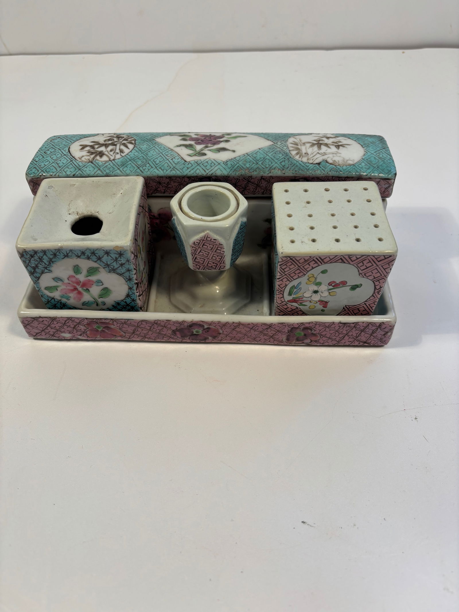Rare Chinese porcelain inkstand: Qing Dynasty (1644-1912), of rectangular form and raised on low feet with four main compartments including a lidded box for storing brushes, a small pen stand and inkwells. Dimensions?Length: 8 inches