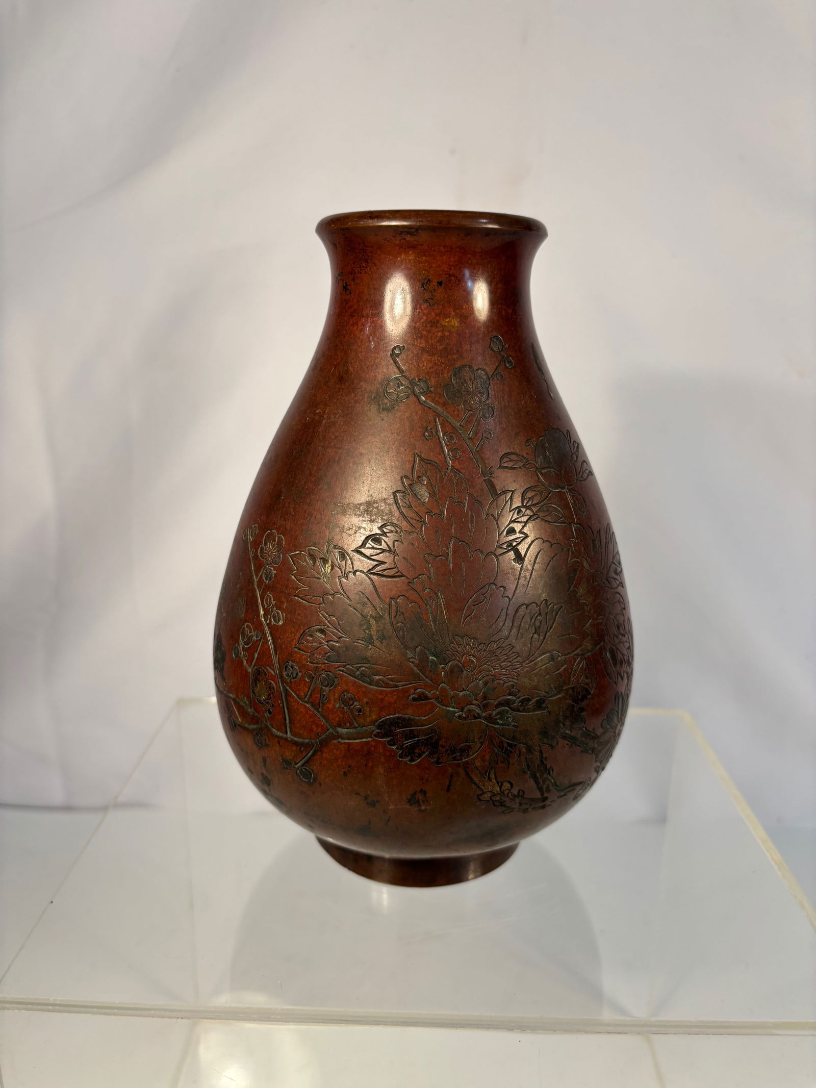 A Japanese Bronze Vase with Gilt Chrysanthemum by Menrind?, Engraved by H?k? , Sh?wa 9 (1934) (1 of 10)