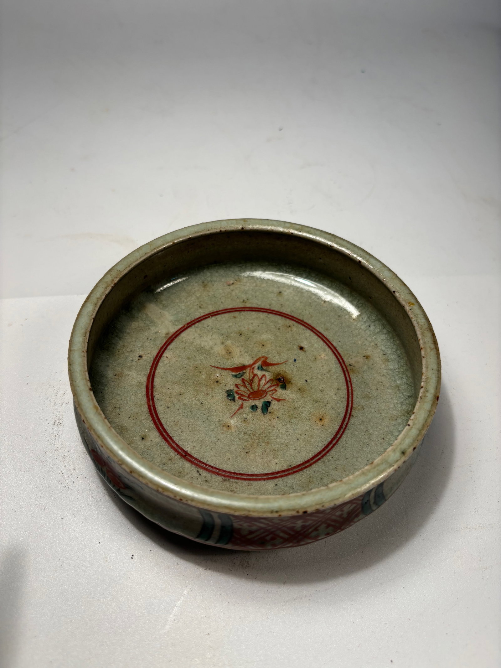 Shibukusa Ware Red and Green Enameled Dish by Yanagi Hiroko (Signed ): This is a beautifully crafted shallow dish made by Yanagi Hiroko (????), a Japanese ceramic artist known for her work in Shibukusa ware. The dish features a celadon-style glaze with red and green enam