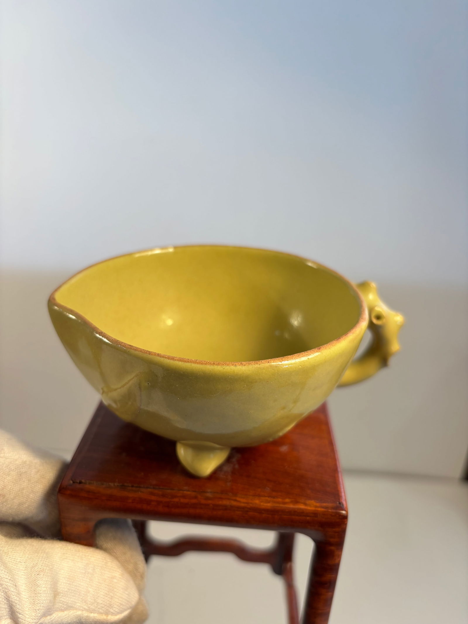 A Chinese yixing peach shape water vessle/ cup: Late 19th to early 20th, This is a mustard yellow-glazed Chinese water vessel /cup , crafted in the form of a peach with a branch-form handle and spout.Dimensions?qq