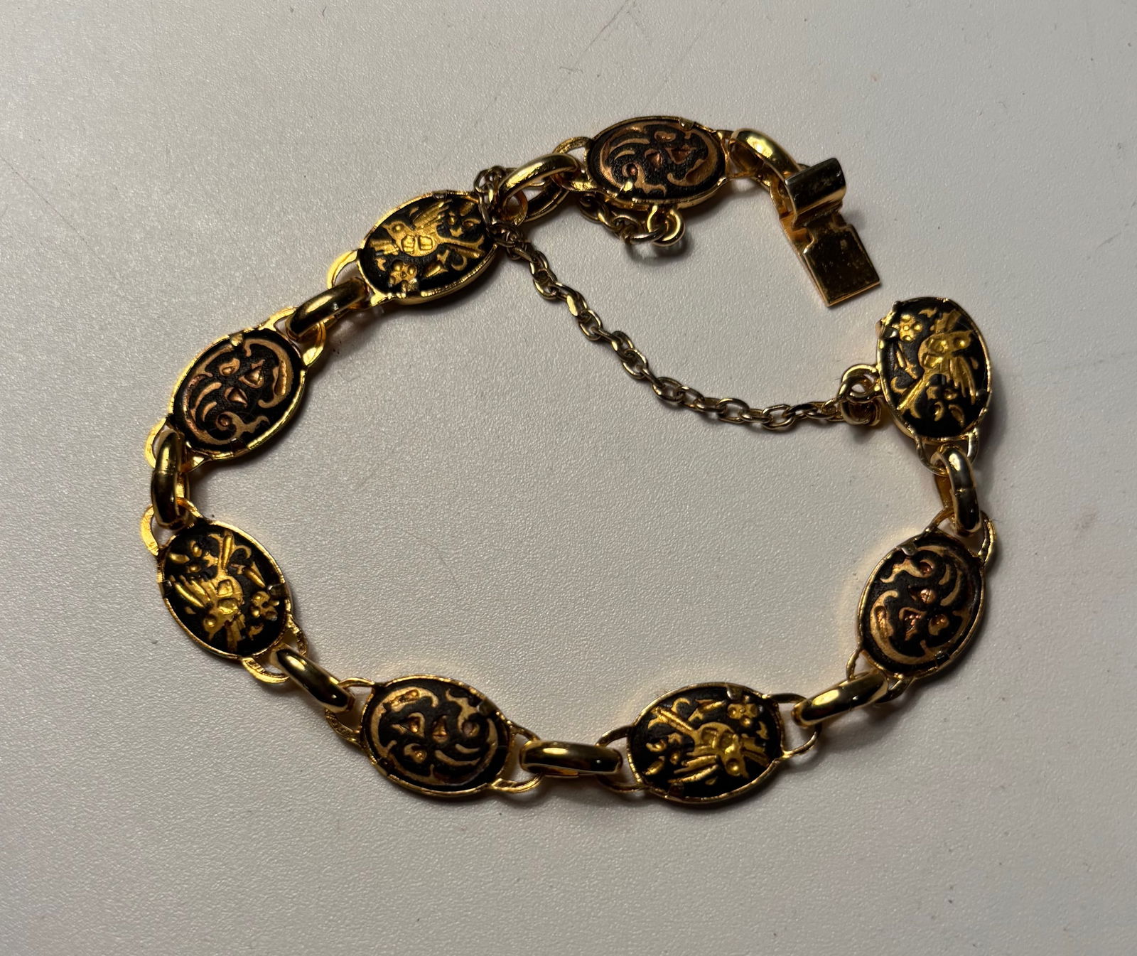 A Victorian Gilt Niello Bracelet with Bird and Floral Motifs, Late 19th Century (1 of 12)