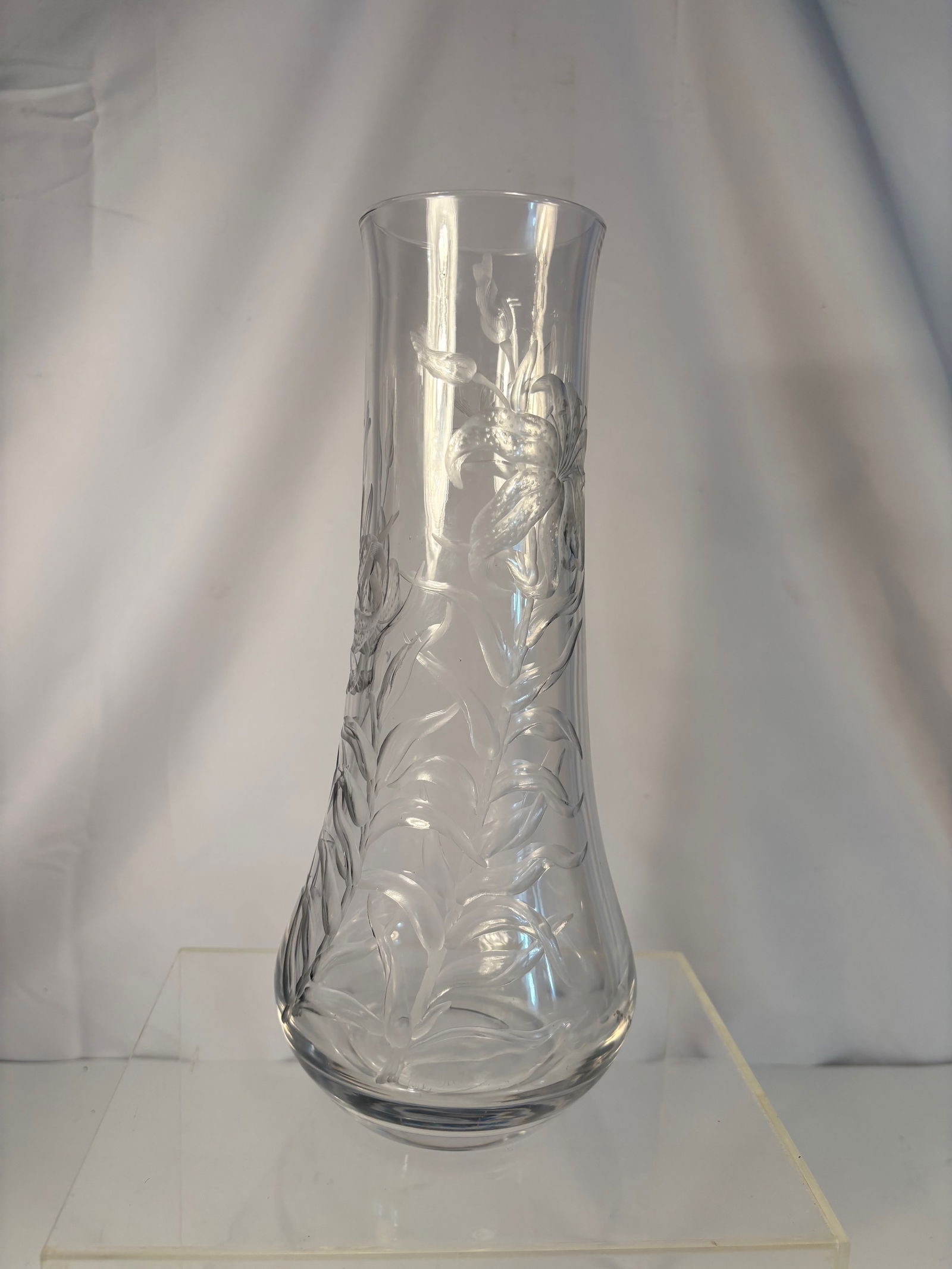 A Fine Marked Maw & Keg Hand-Engraved Crystal Vase, England, circa 1950s (1 of 7)