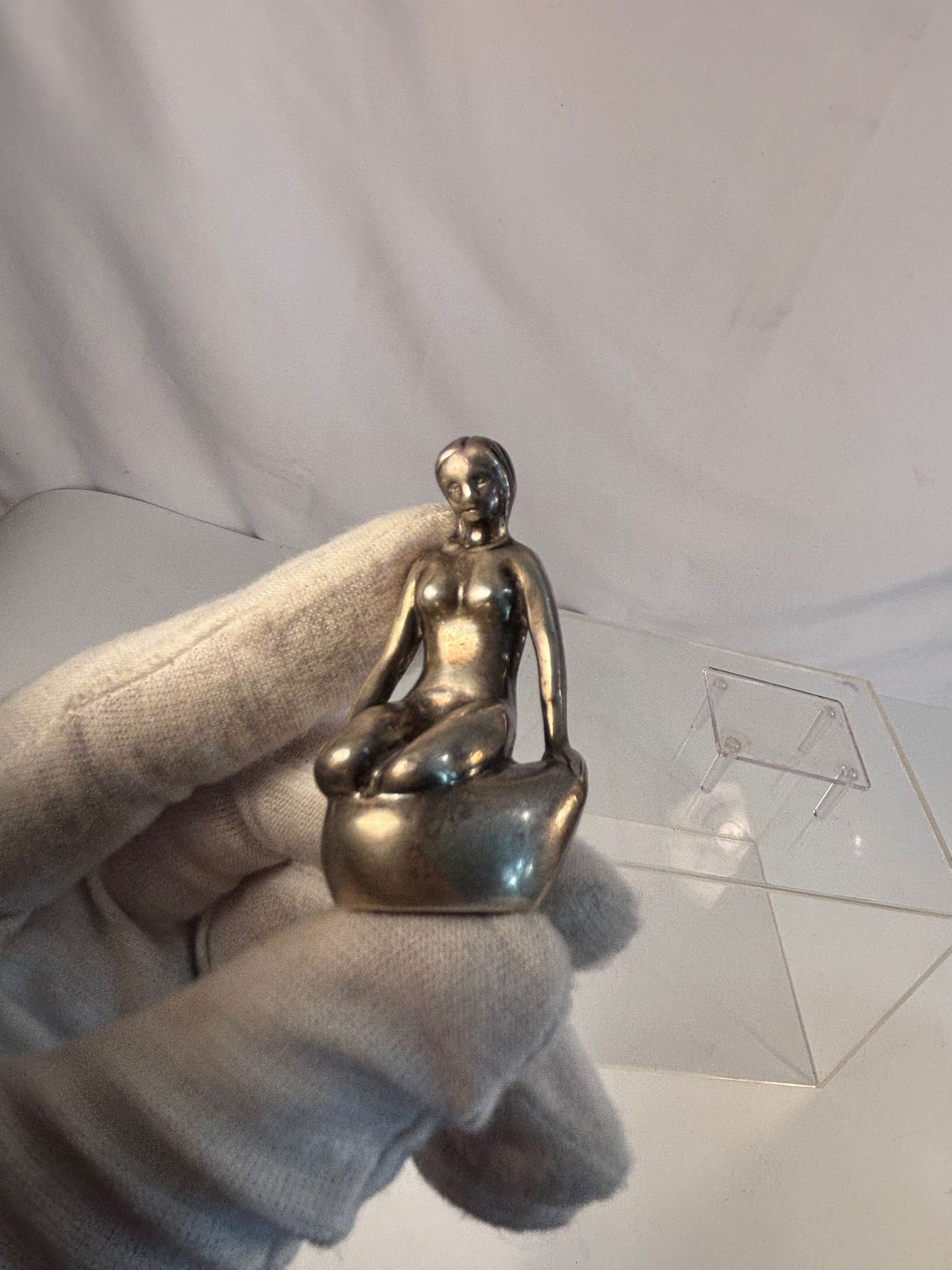A Sterling Silver Miniature Seated Nude Woman Statue Monogrammed Signet Seal Stamp 2.06OZ: A finely cast silver miniature statue of a seated nude woman, 20th century. The figure is modeled in a naturalistic pose, seated on a rounded base with smooth contours and a gentle silver patina from
