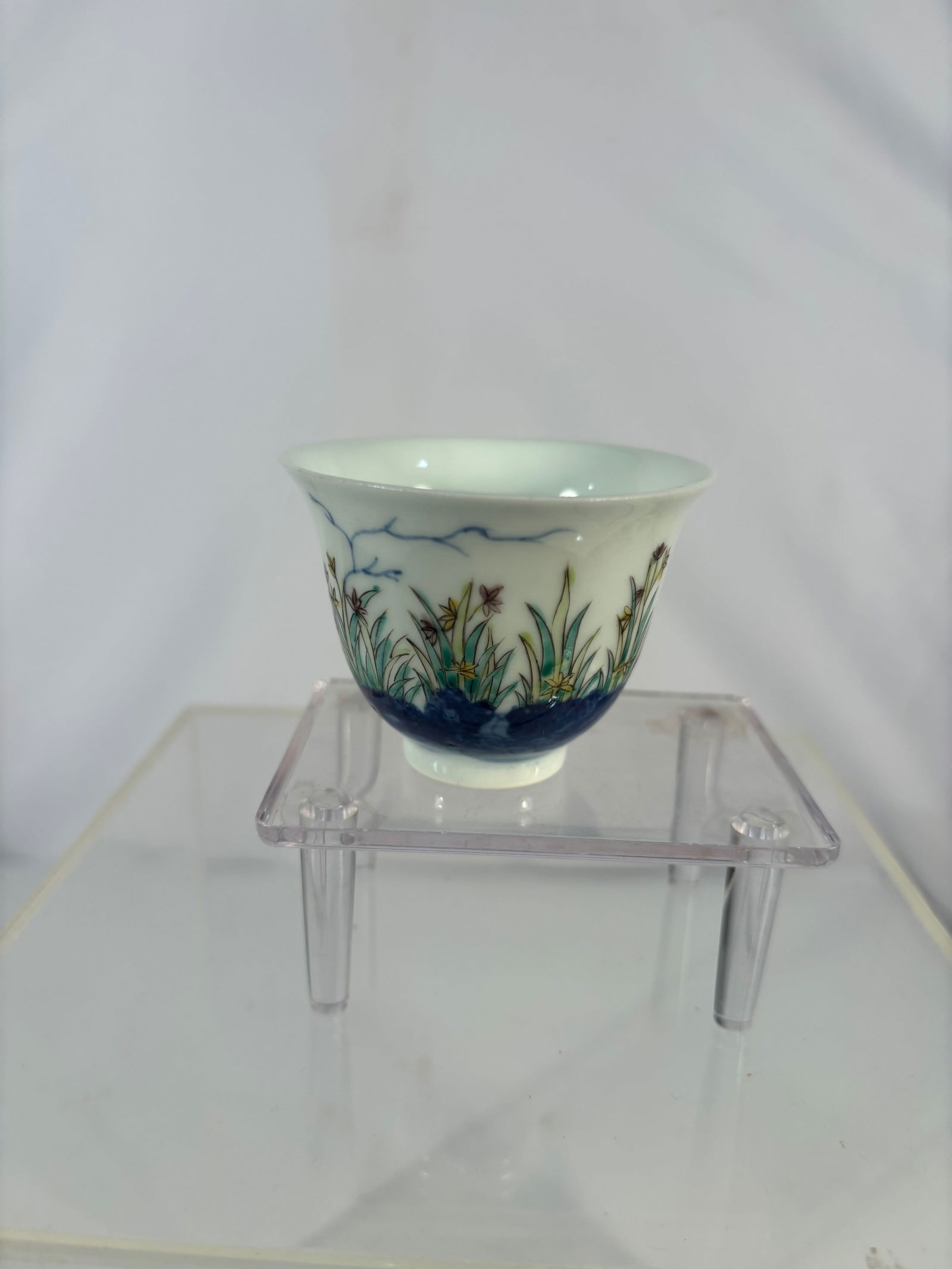 A Chinese Famille Rose Porcelain Cup, Kangxi Mark (1 of 8)