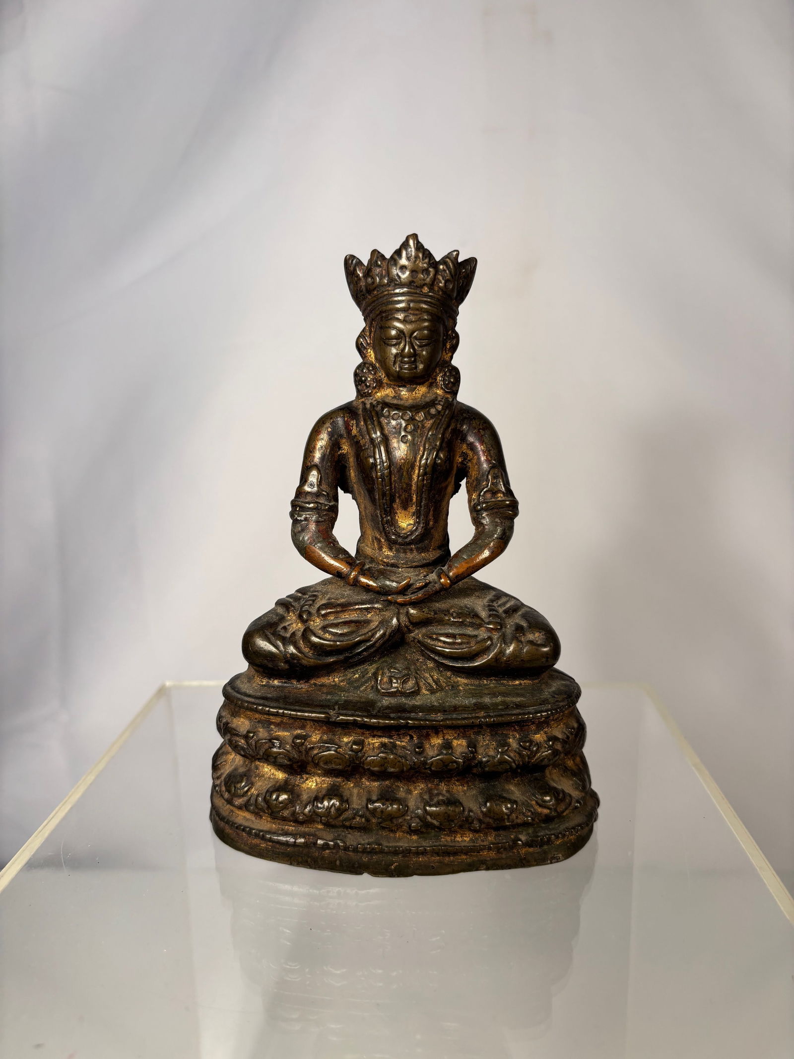 A Chinese Gilt Bronze Seated Guanyin Bodhisattva Figure (1 of 11)