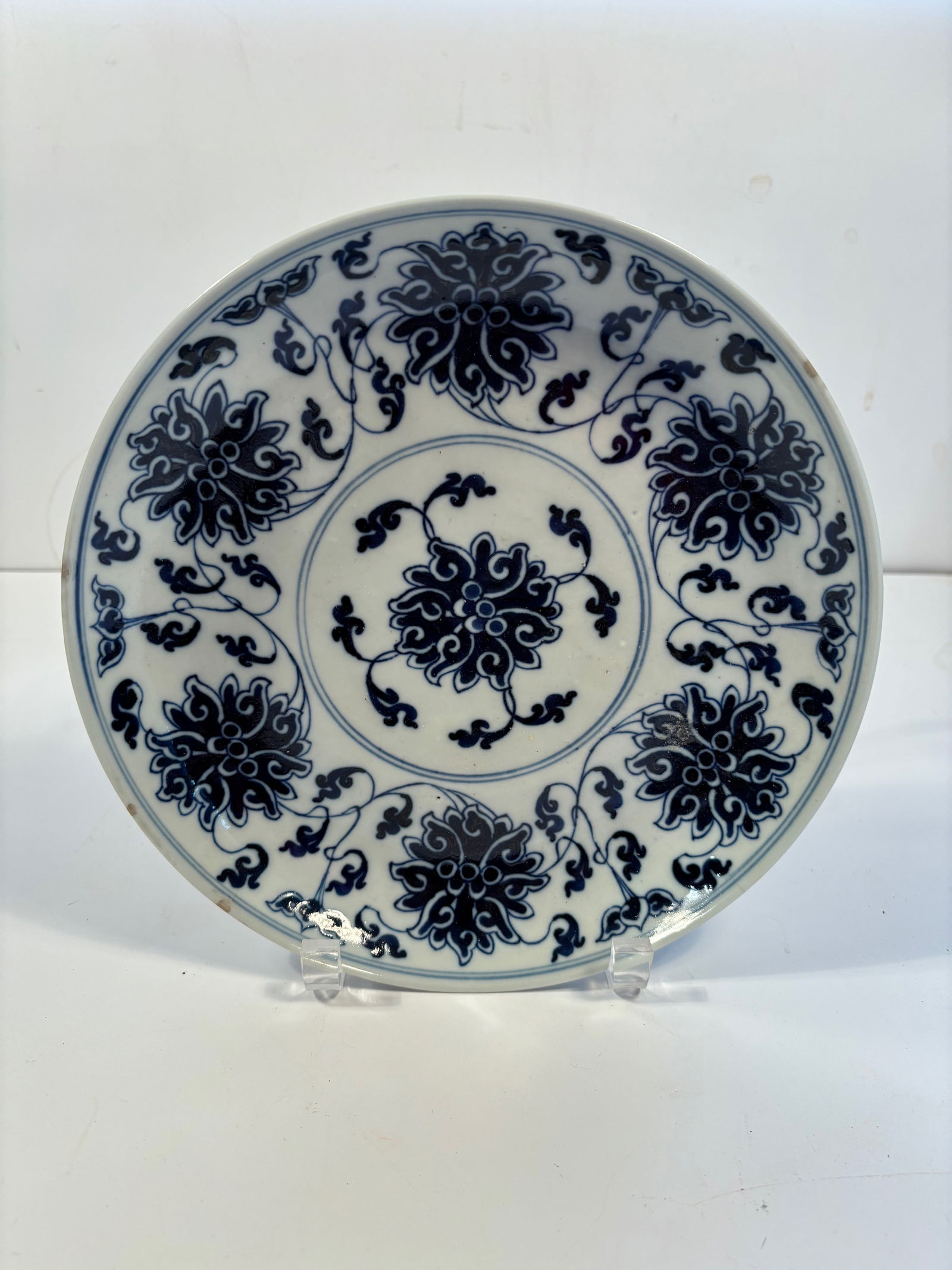 A Chinese blue and white porcelain plate with "GUANGXU"six character (1 of 8)