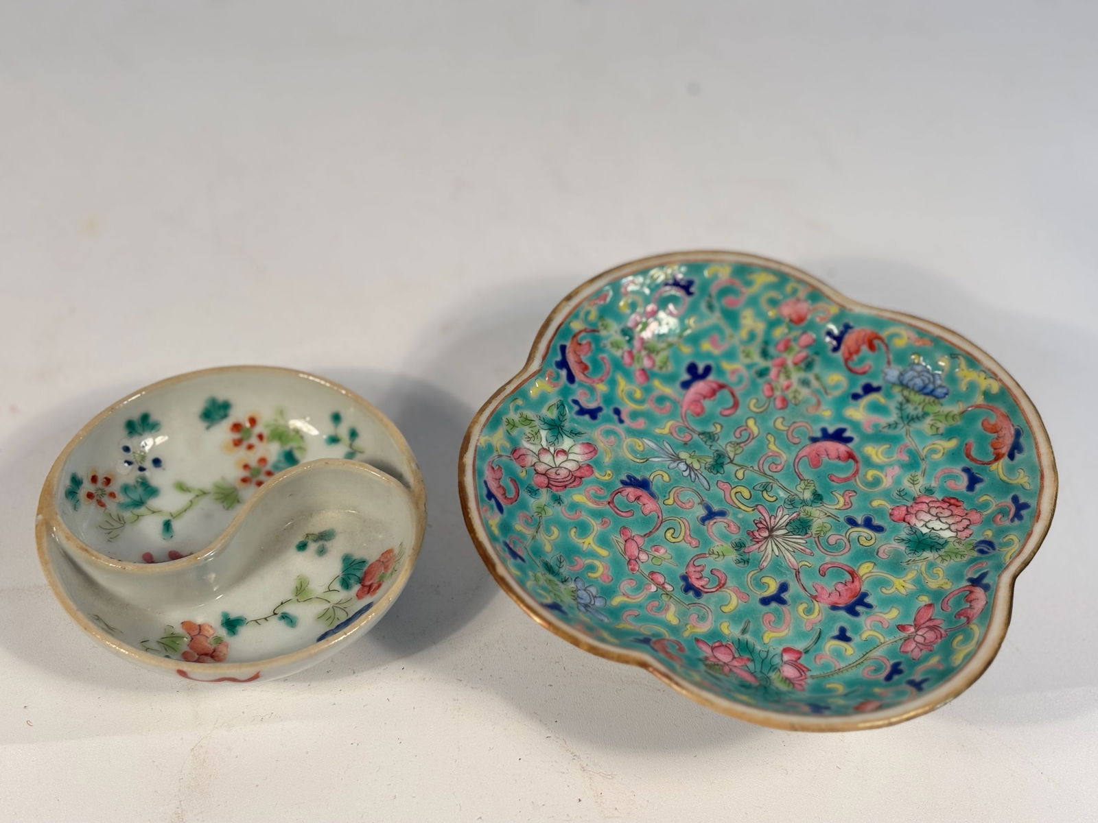 Set of Two Chinese Famille Rose Dishes (1 of 6)