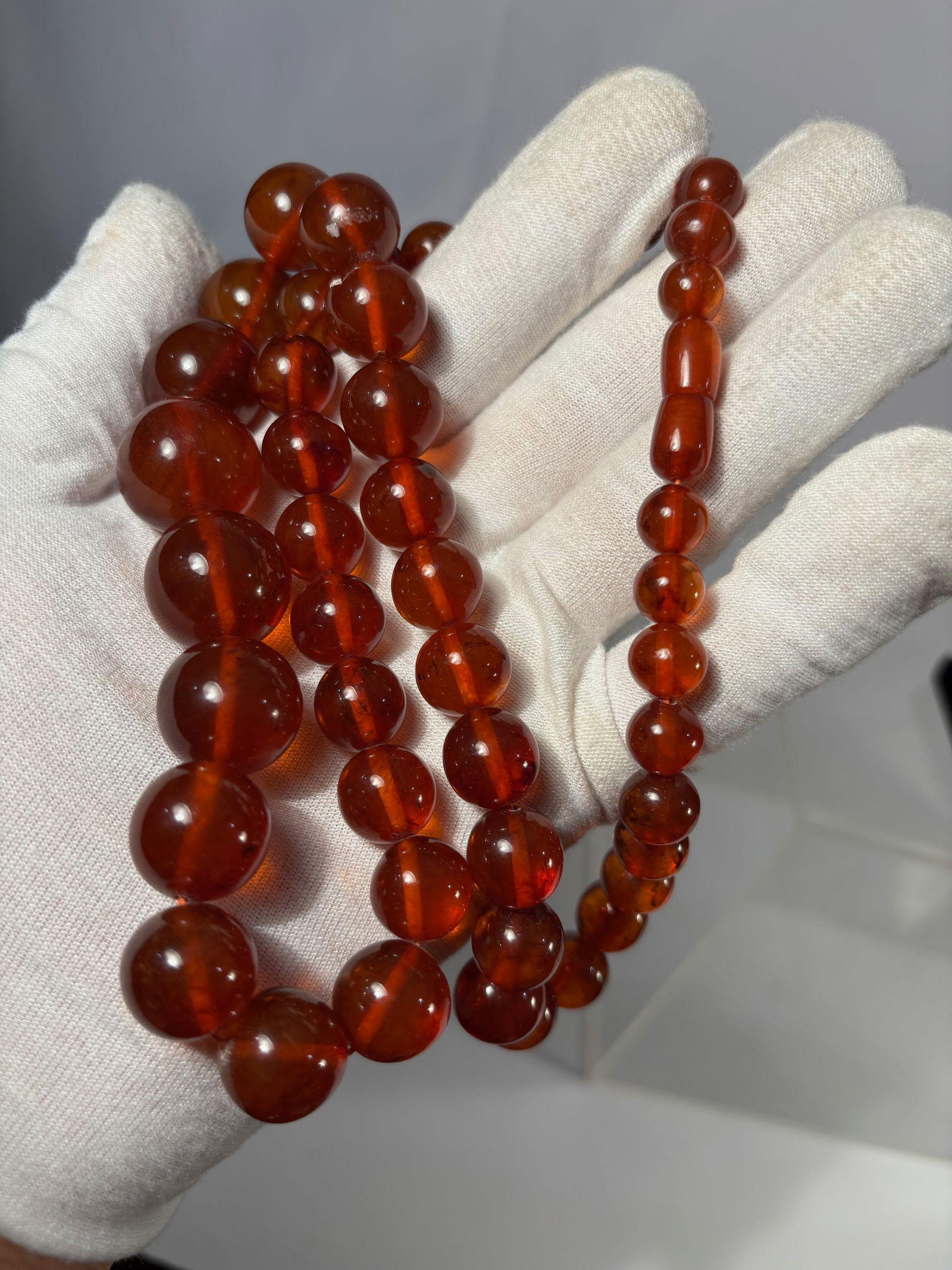 An Amber Translucent Bead Necklace - 3