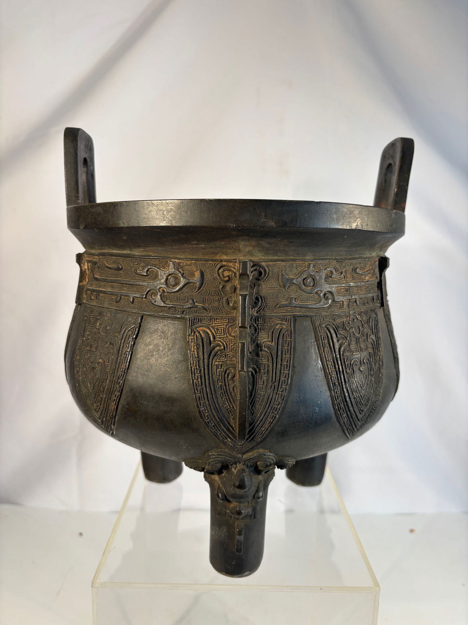 A Chinese bronze Ritual Tripod Vessel (1 of 12)
