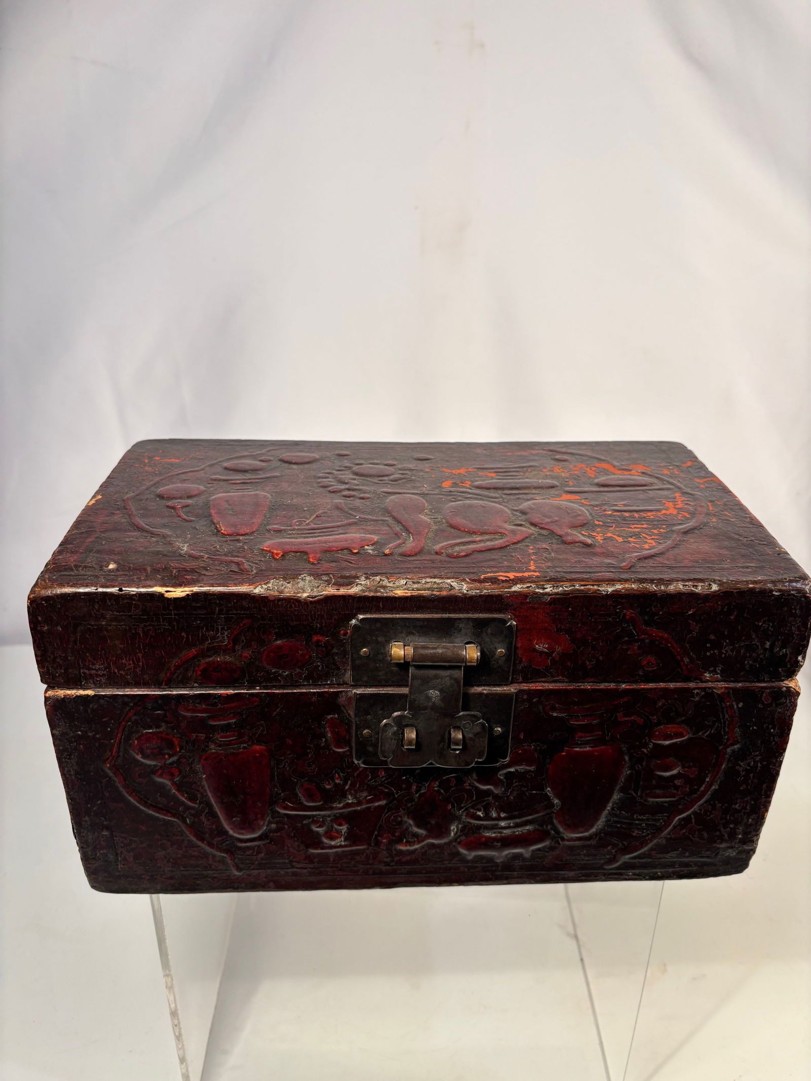 A Chinese Carved Laquer Box (1 of 12)