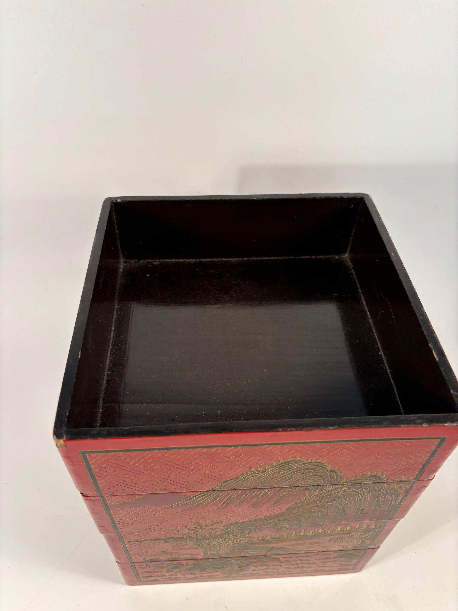 A Chinese red lacquer hand painted box - 8