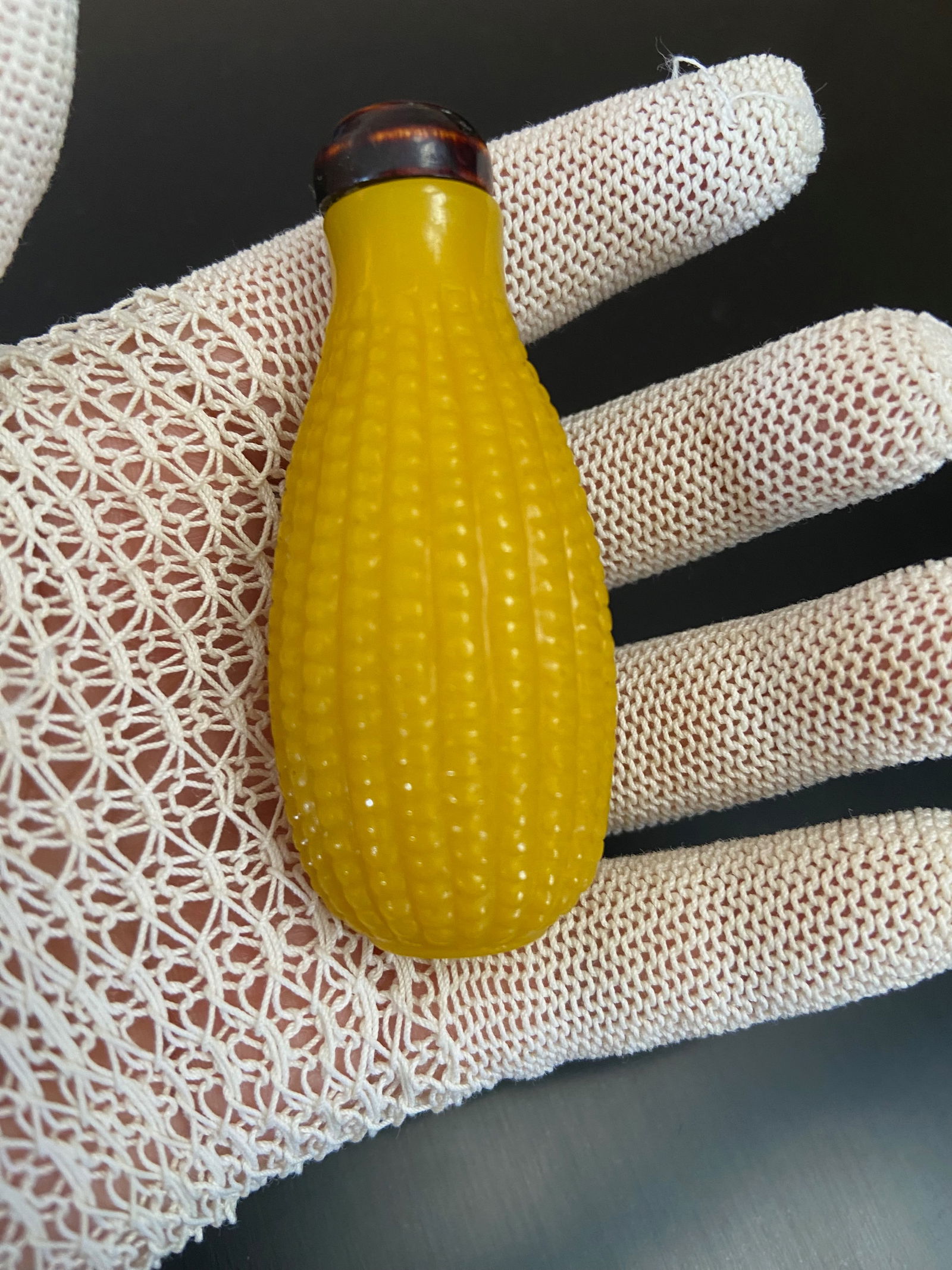 A Chinese imperial yellow corn glass snuff bottle: Qing Dynasty (1644-1912); The corn motif symbolizes fertility or abundance .Provenance: From an prominent Midwest family collection in US.Dimensions?Height: 7 cm.