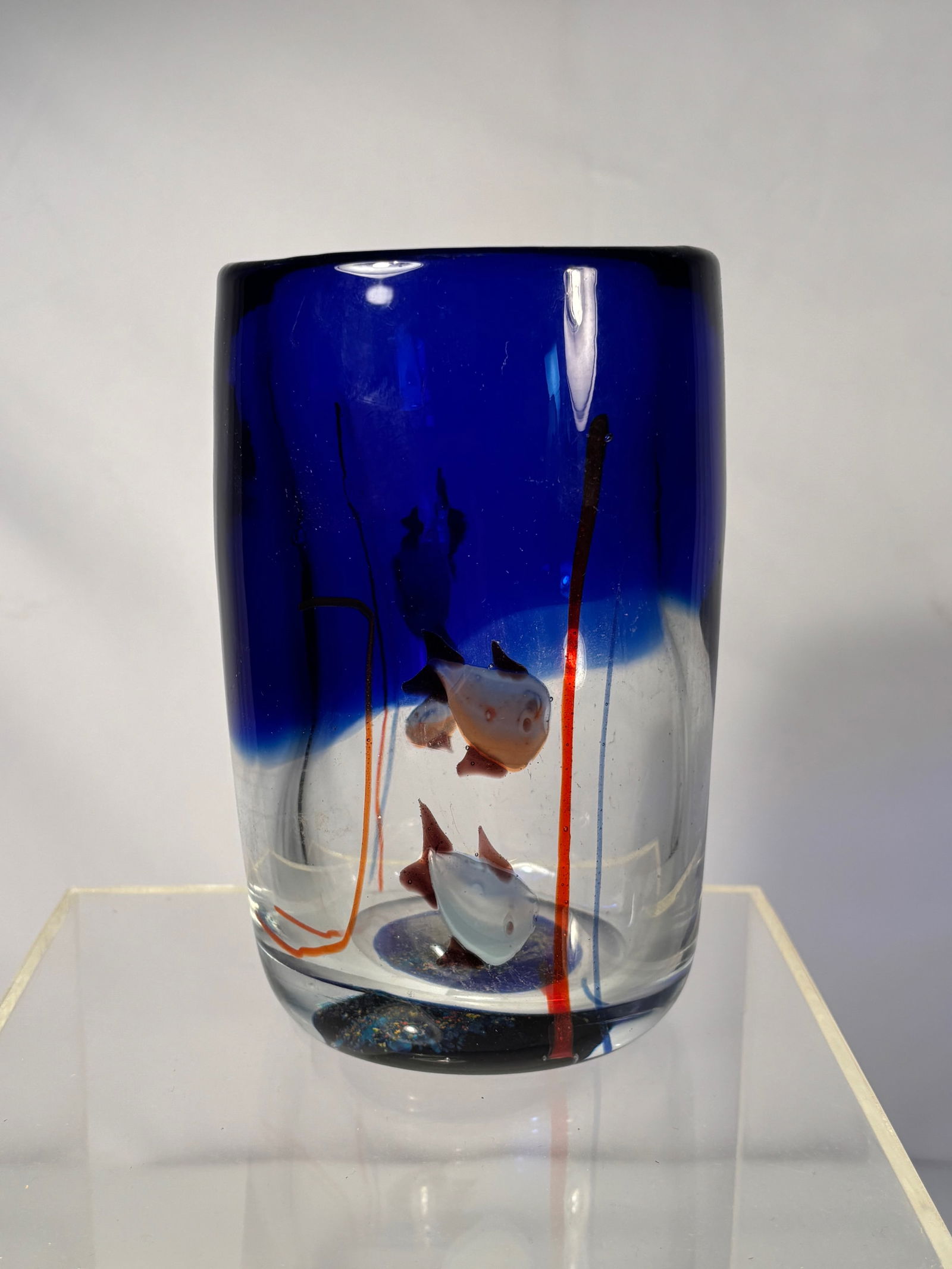 Murano Art Blown Glass Tropical Fish Aquarium Vase Blue.: A vintage Murano art glass vase of flaring, rounded form, featuring a vivid cobalt blue interior with an encased orange tropical fish in relief. Crafted using the blown glass technique with