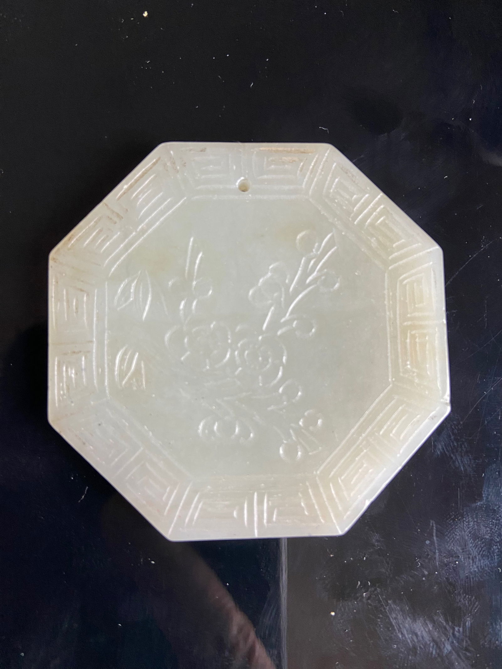 A CHINESE OCTAGONAL SHAPE WHITE NEPHRITE JADE PLAQUE - 2
