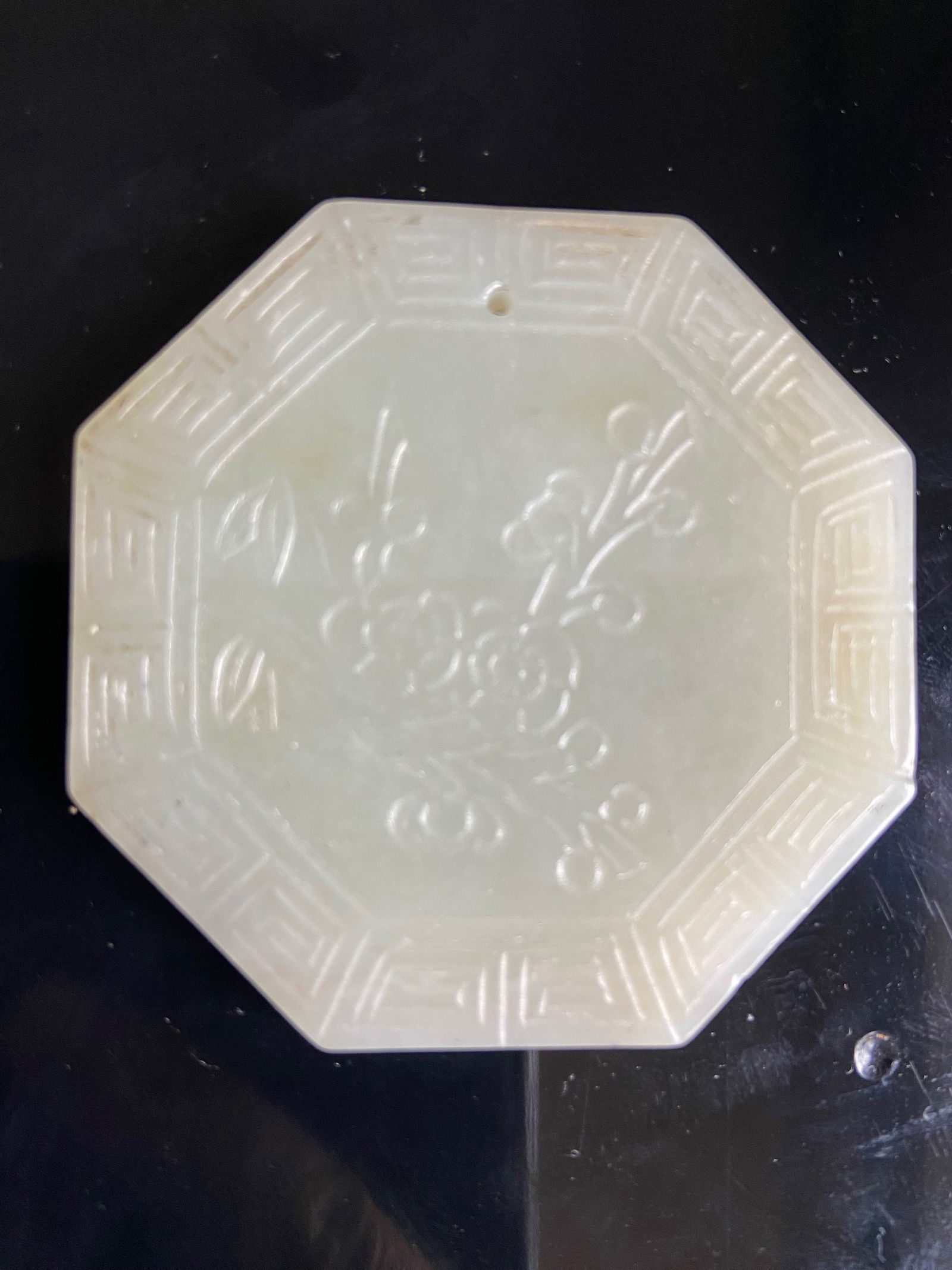 A CHINESE OCTAGONAL SHAPE WHITE NEPHRITE JADE PLAQUE - 3