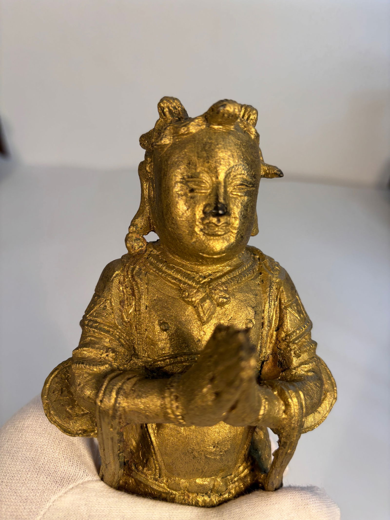 A Chinese gilt bronze standing figure statue - 2