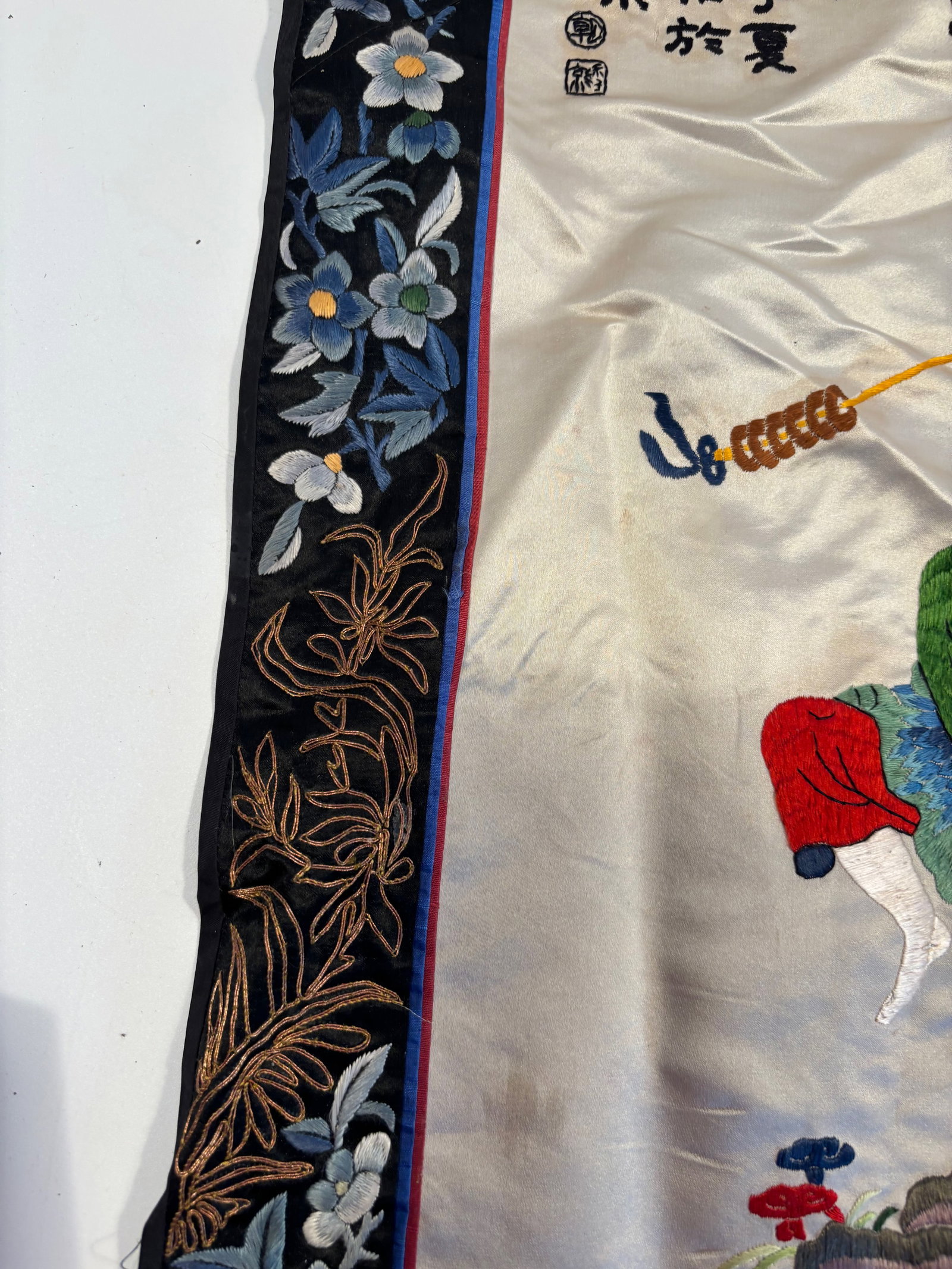 A Chinese silk embroidered panel - 10