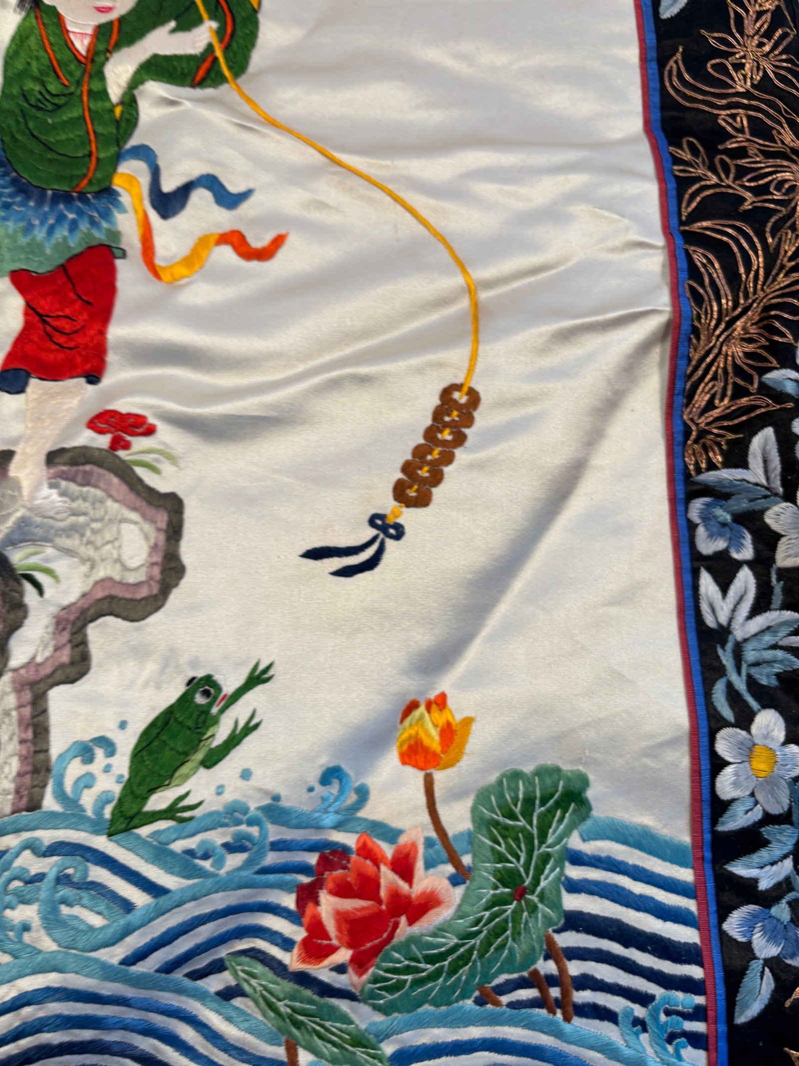 A Chinese silk embroidered panel - 6