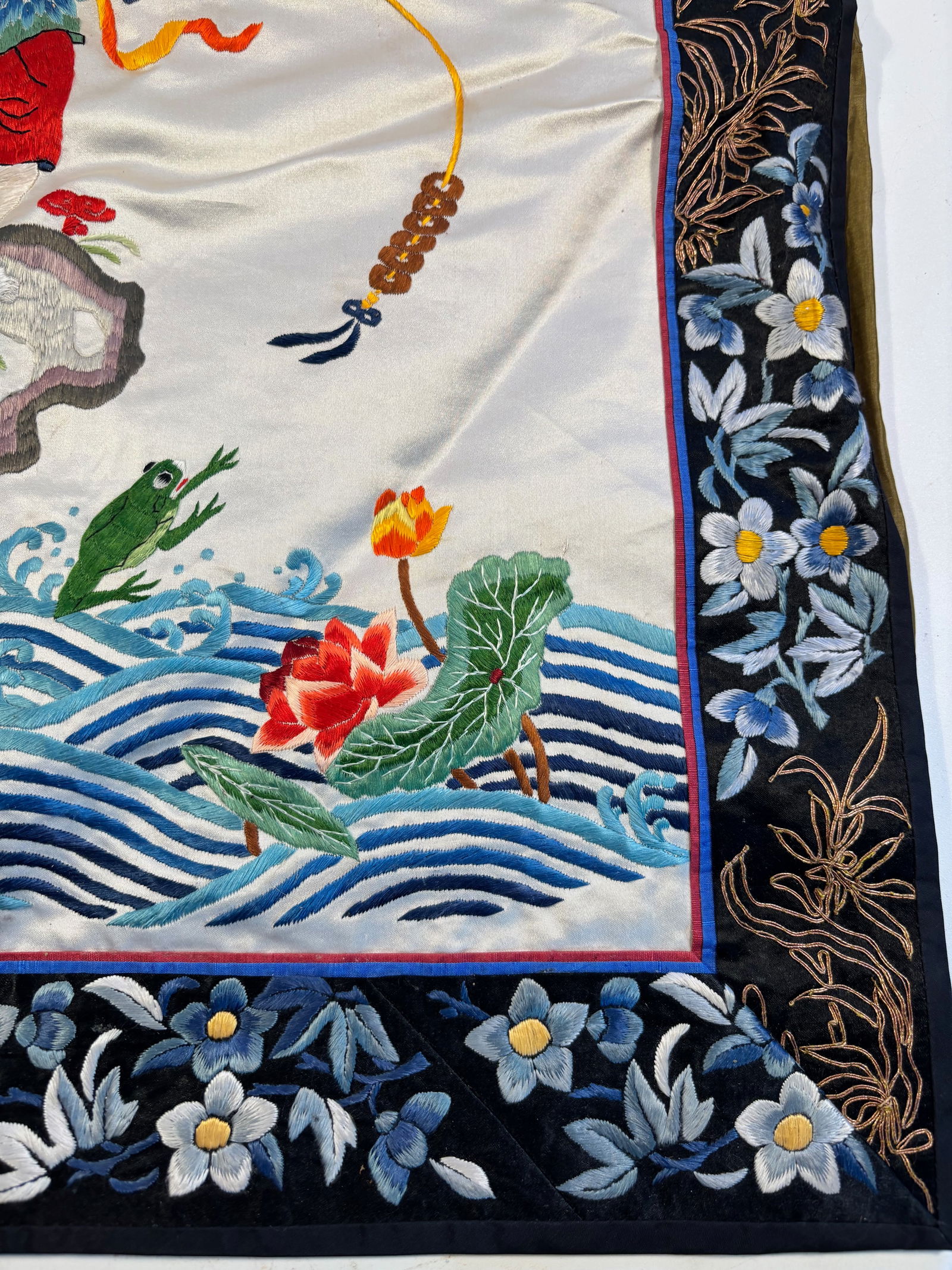 A Chinese silk embroidered panel - 7