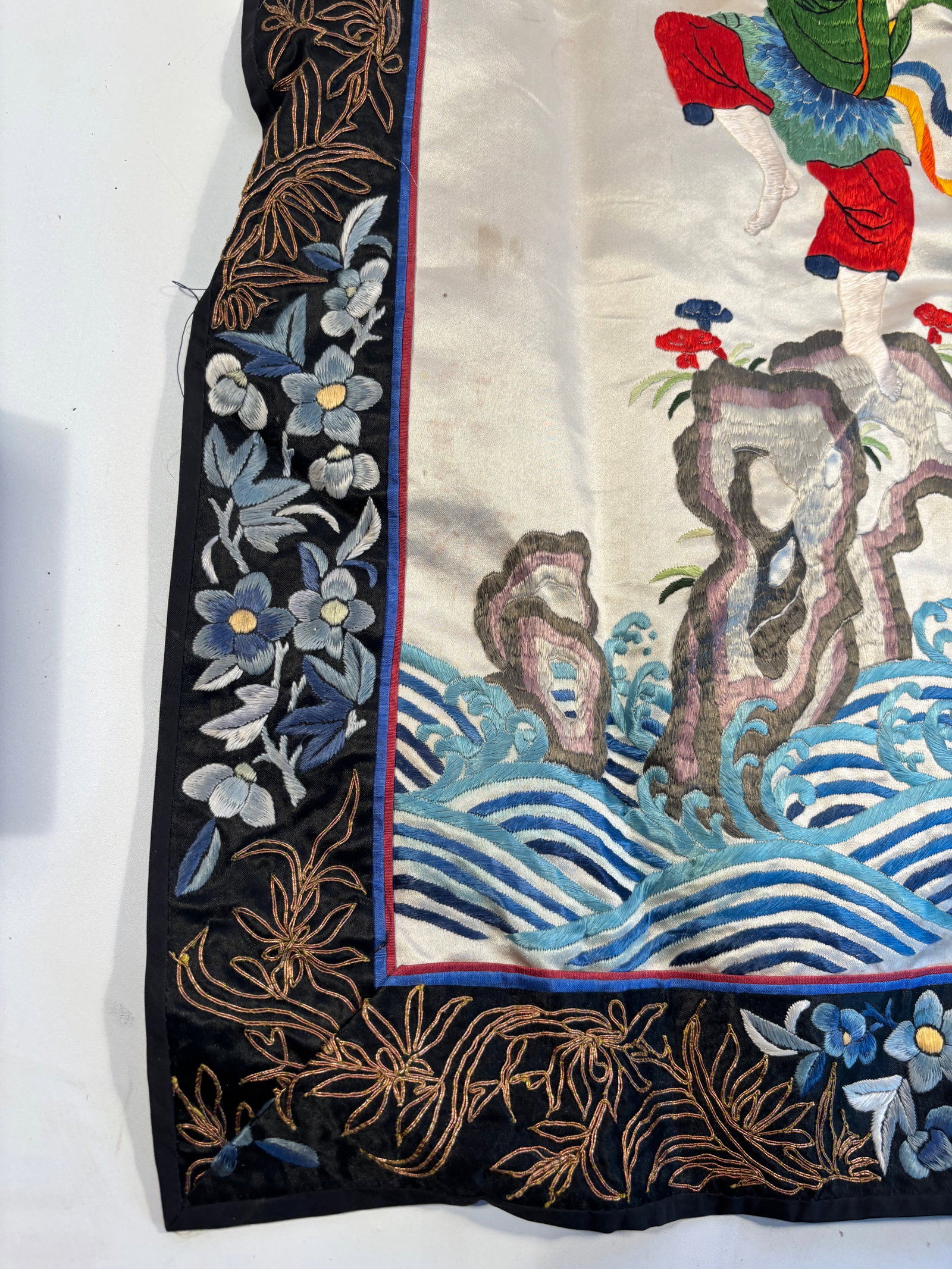 A Chinese silk embroidered panel - 9