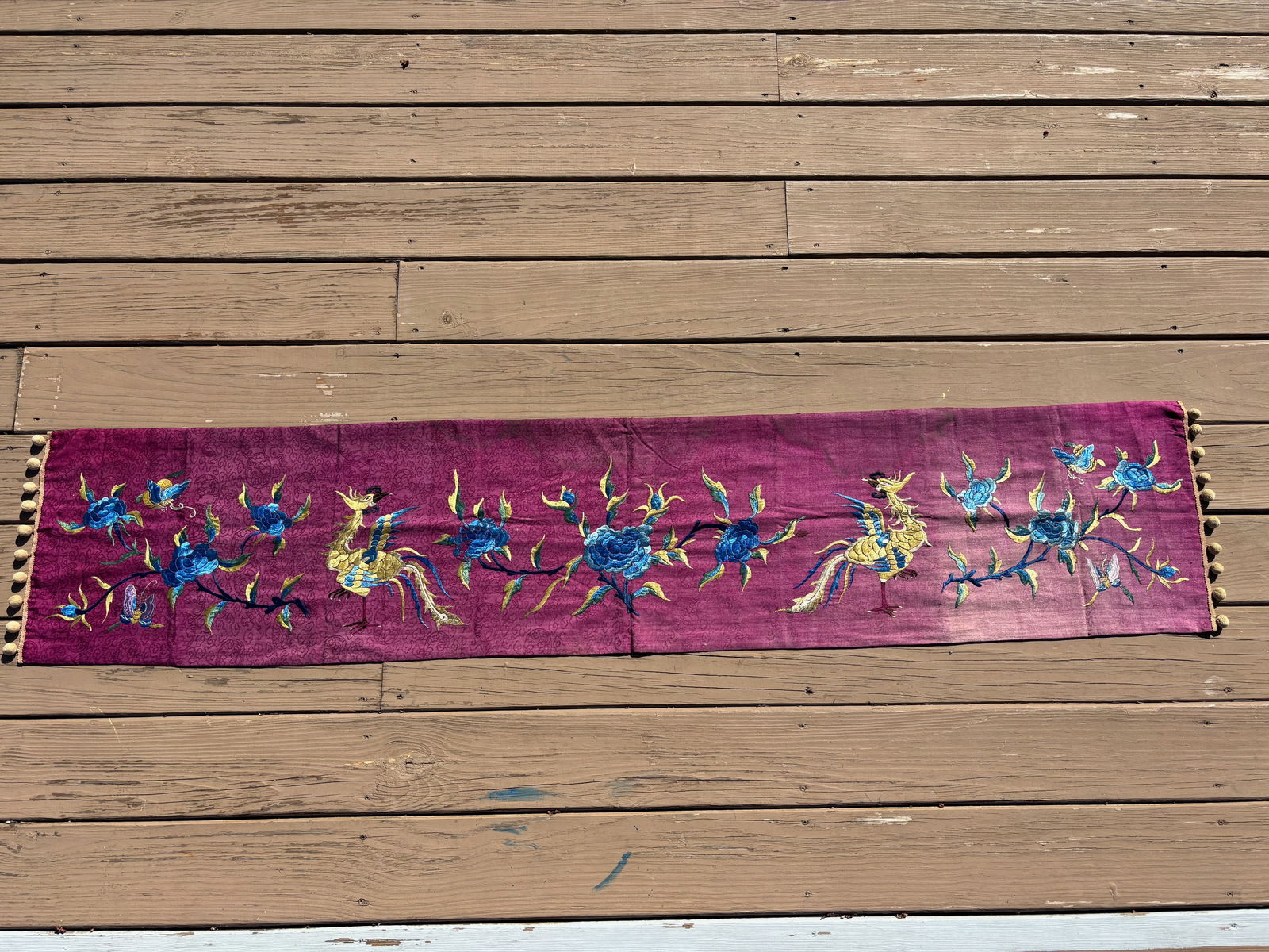 A Chinese silk embroidered panel - 2