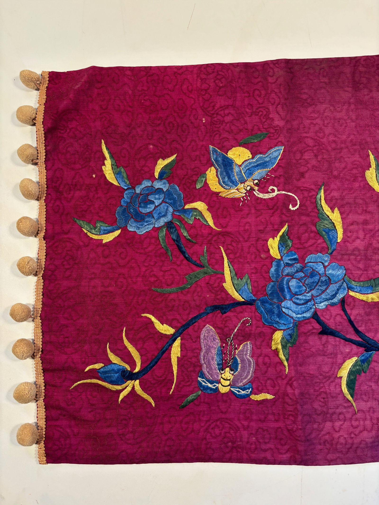 A Chinese silk embroidered panel - 8