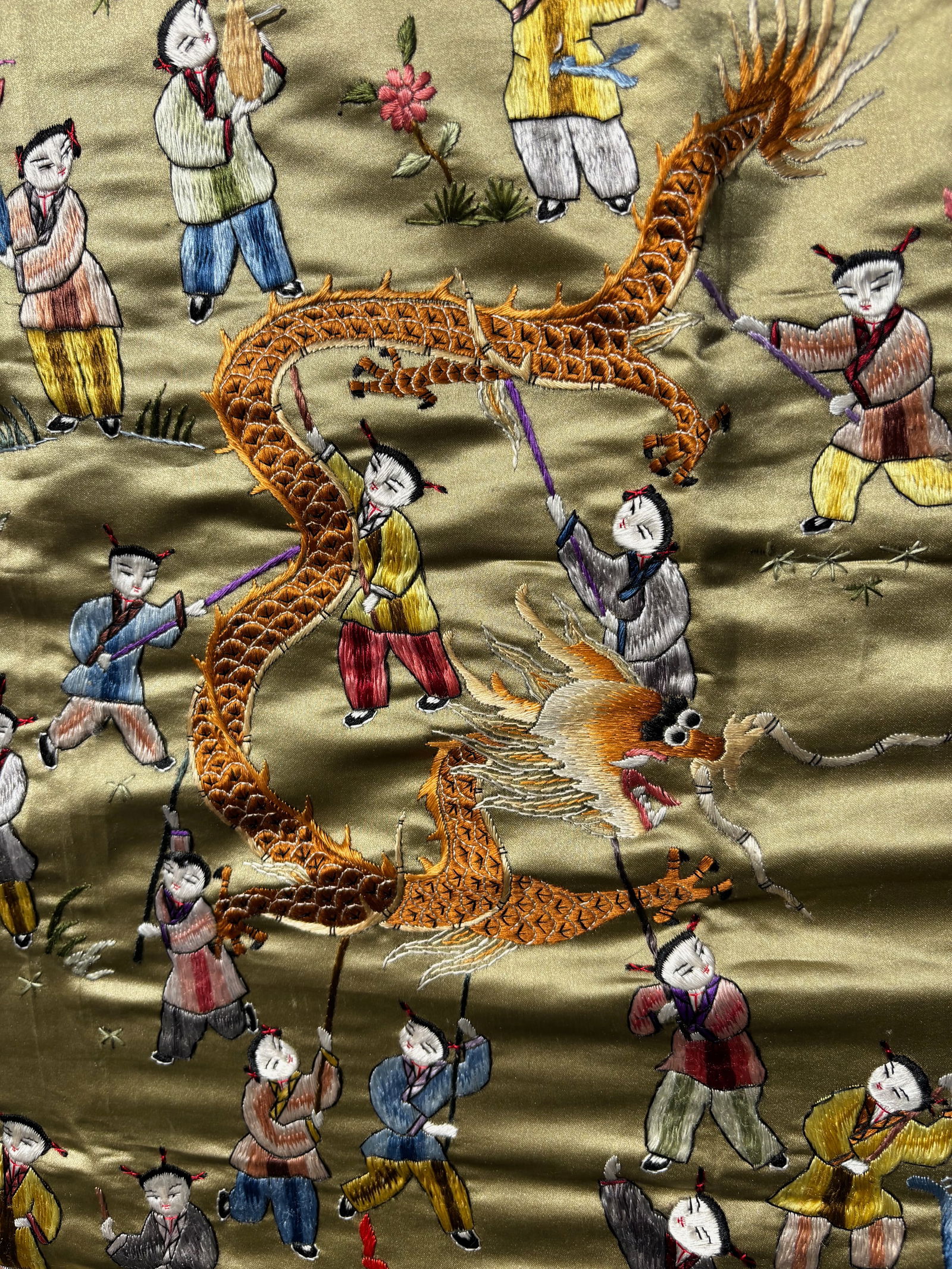 A Chinese embroidered silk panel - 2