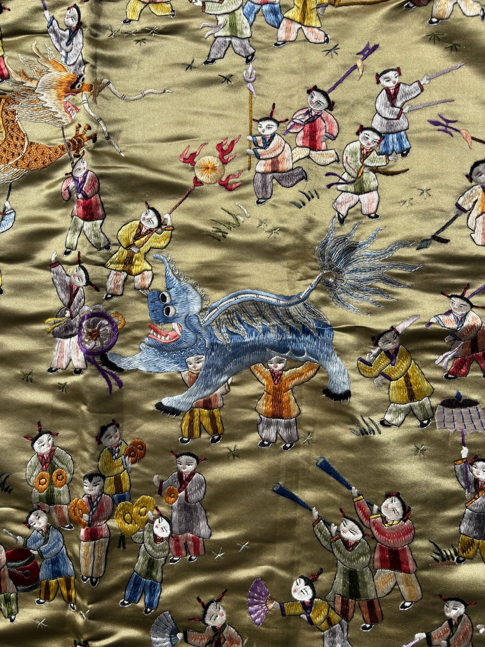 A Chinese embroidered silk panel - 4