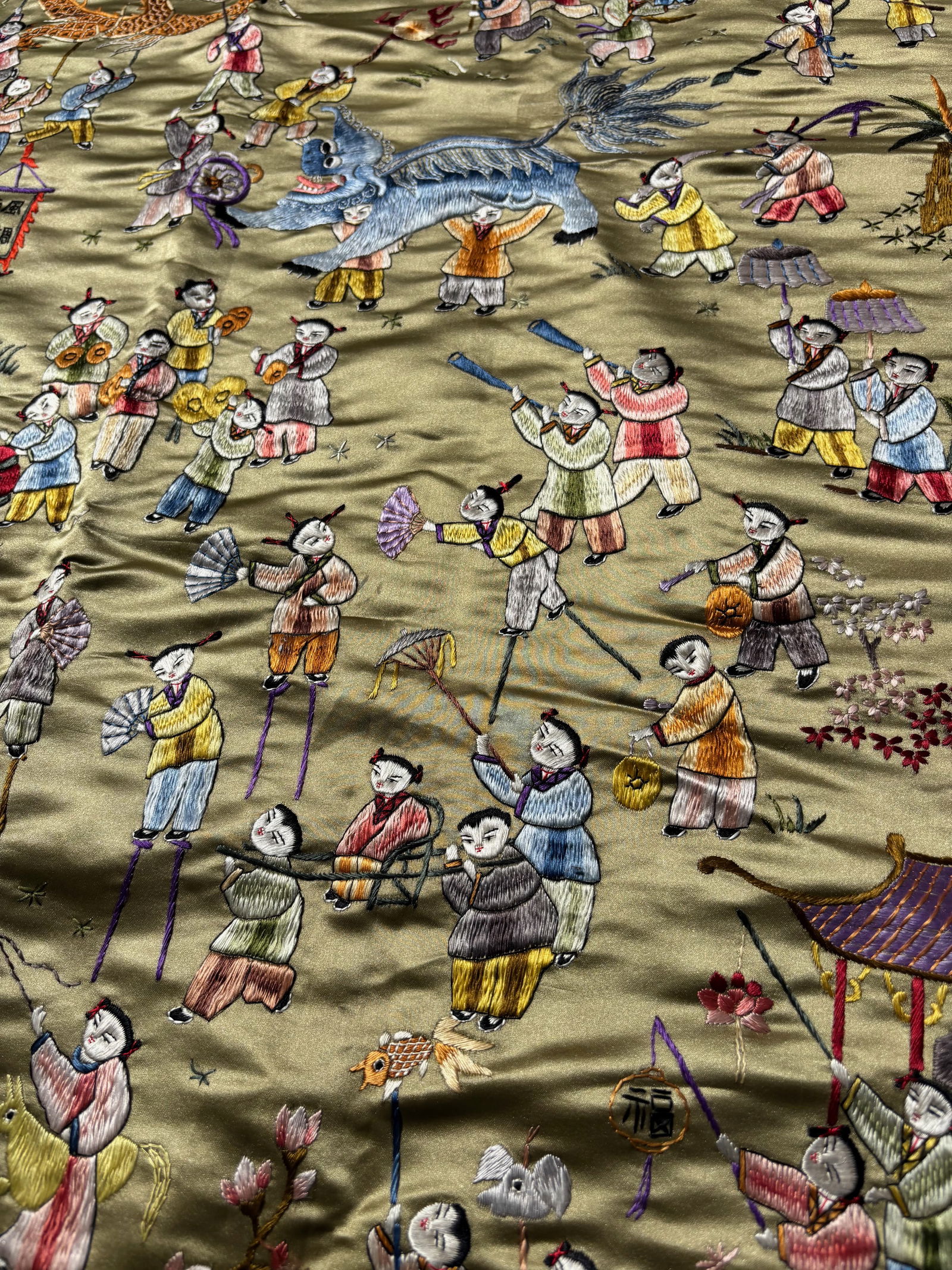 A Chinese embroidered silk panel - 7