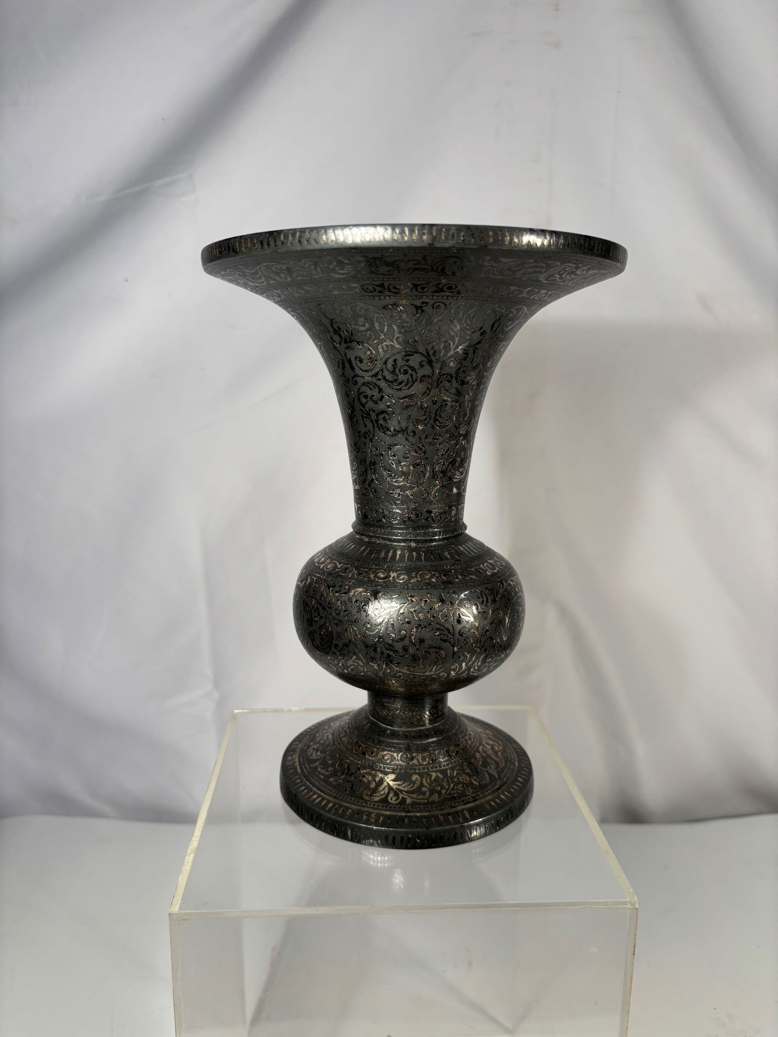 Antique Bidri Ware Vase with Silver Inlay, Bidar Deccan, 19th Century (1 of 10)