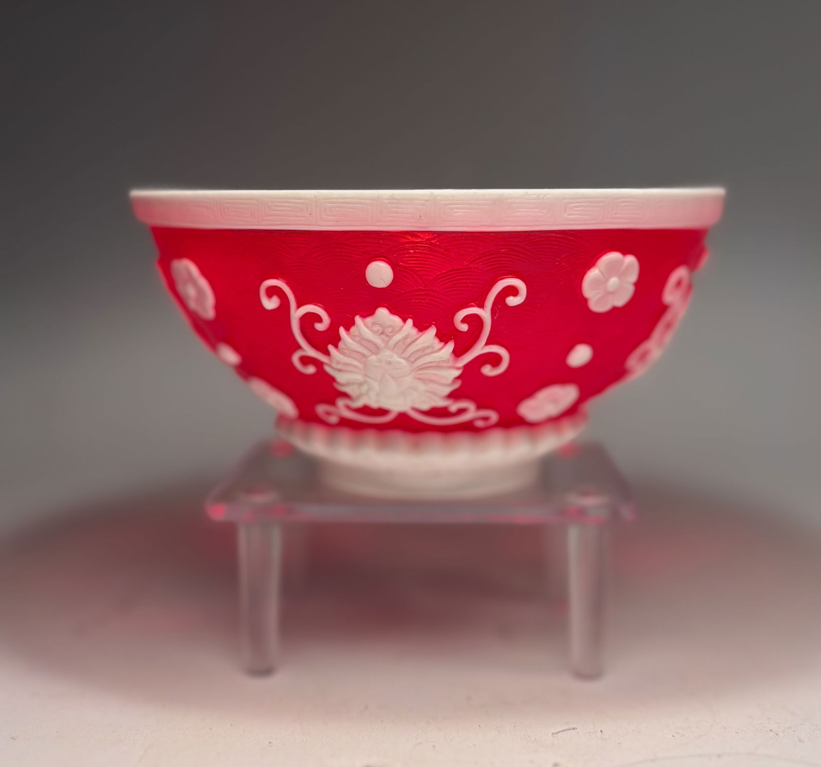 A Chinese Peking Overlay Glass Bowl with "QIANLONG" mark (1 of 12)