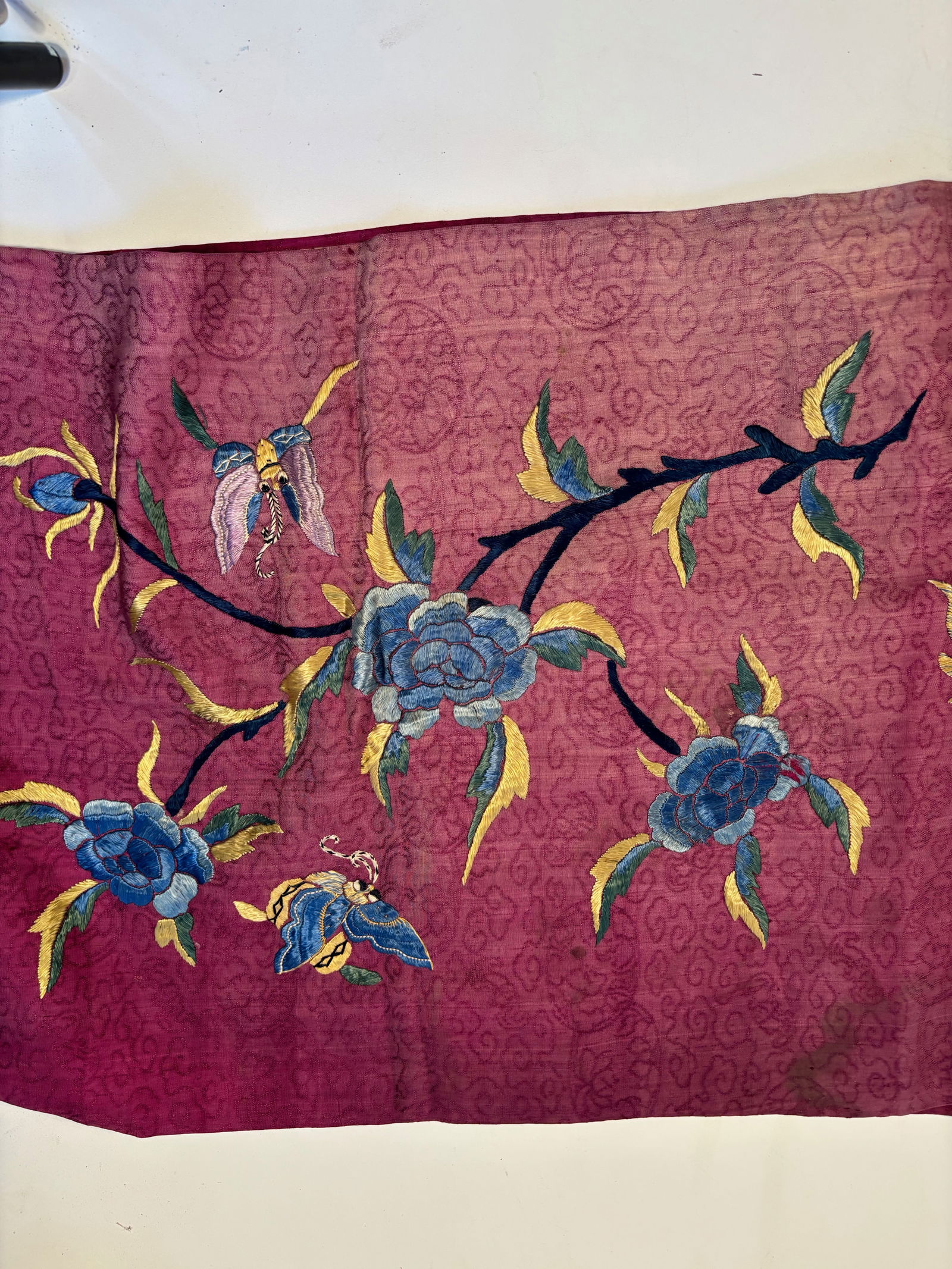 A Chinese silk embroidered panel - 4