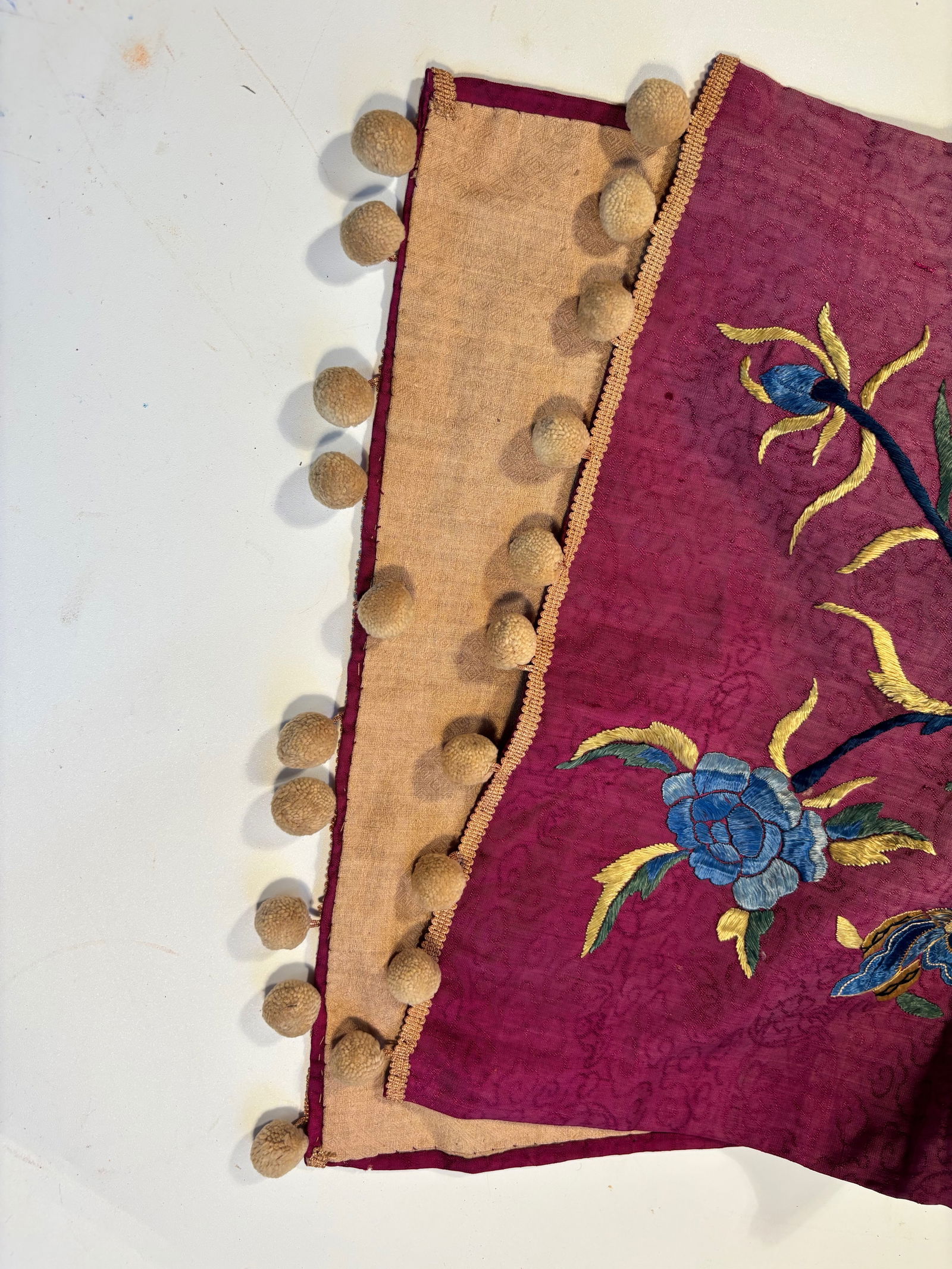 A Chinese silk embroidered panel - 5