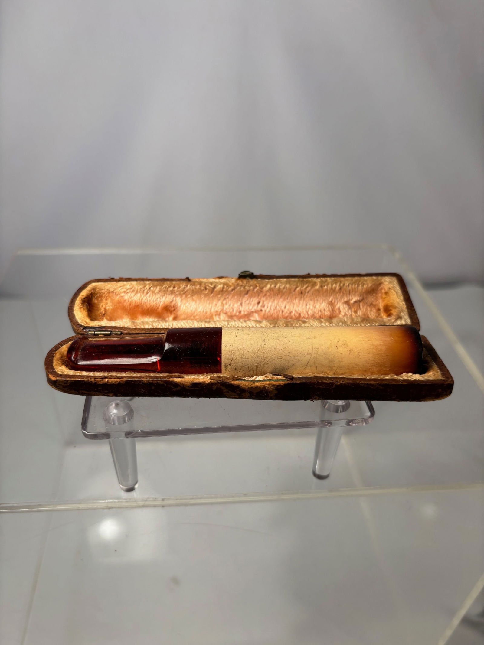 A Cigarette or Cheroot Holder Possibly Amber and Meerschaum with Original Case, c 1900: Antique cigarette or cheroot holder, likely dating to the late 19th or early 20th century, presented in its original fitted hinged case. The holder features a translucent amber-toned mouthpiece sectio