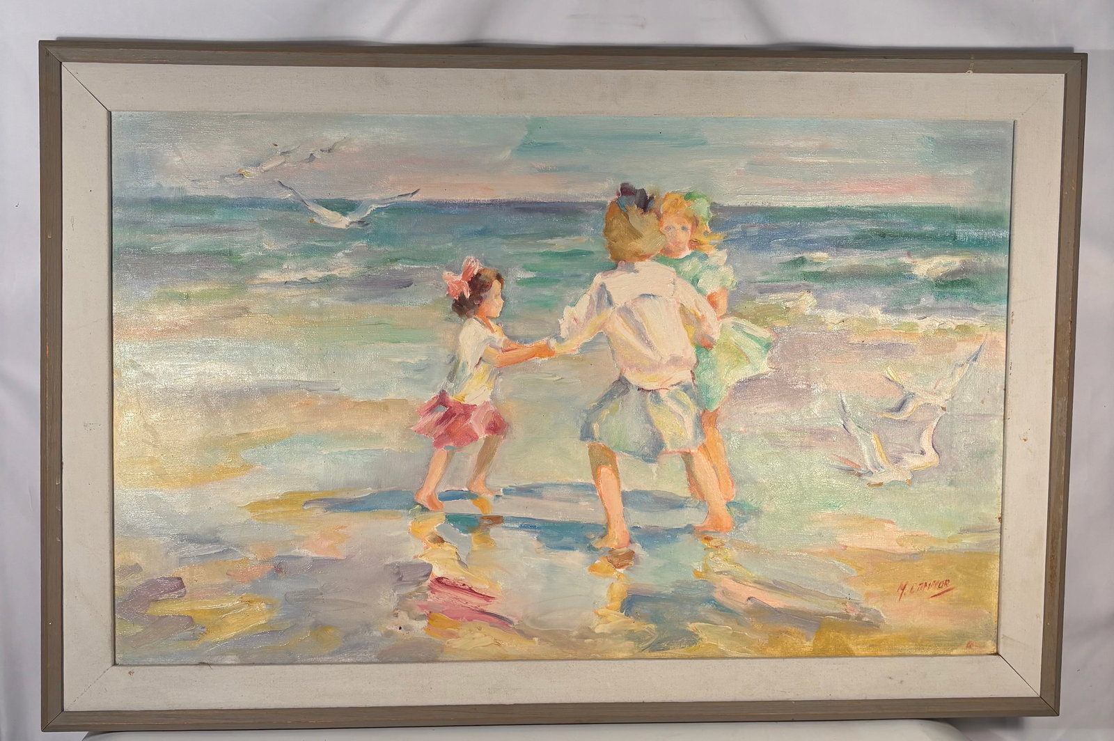 Mae Connor (American, 1936–2017) Impressionist Beach Scene Oil Painting: A charming impressionist-style oil painting by Mae Connor (American, 1936–2017) depicting three young girls playing hand-in-hand along the shoreline. Rendered in the artist’s characteristic soft p
