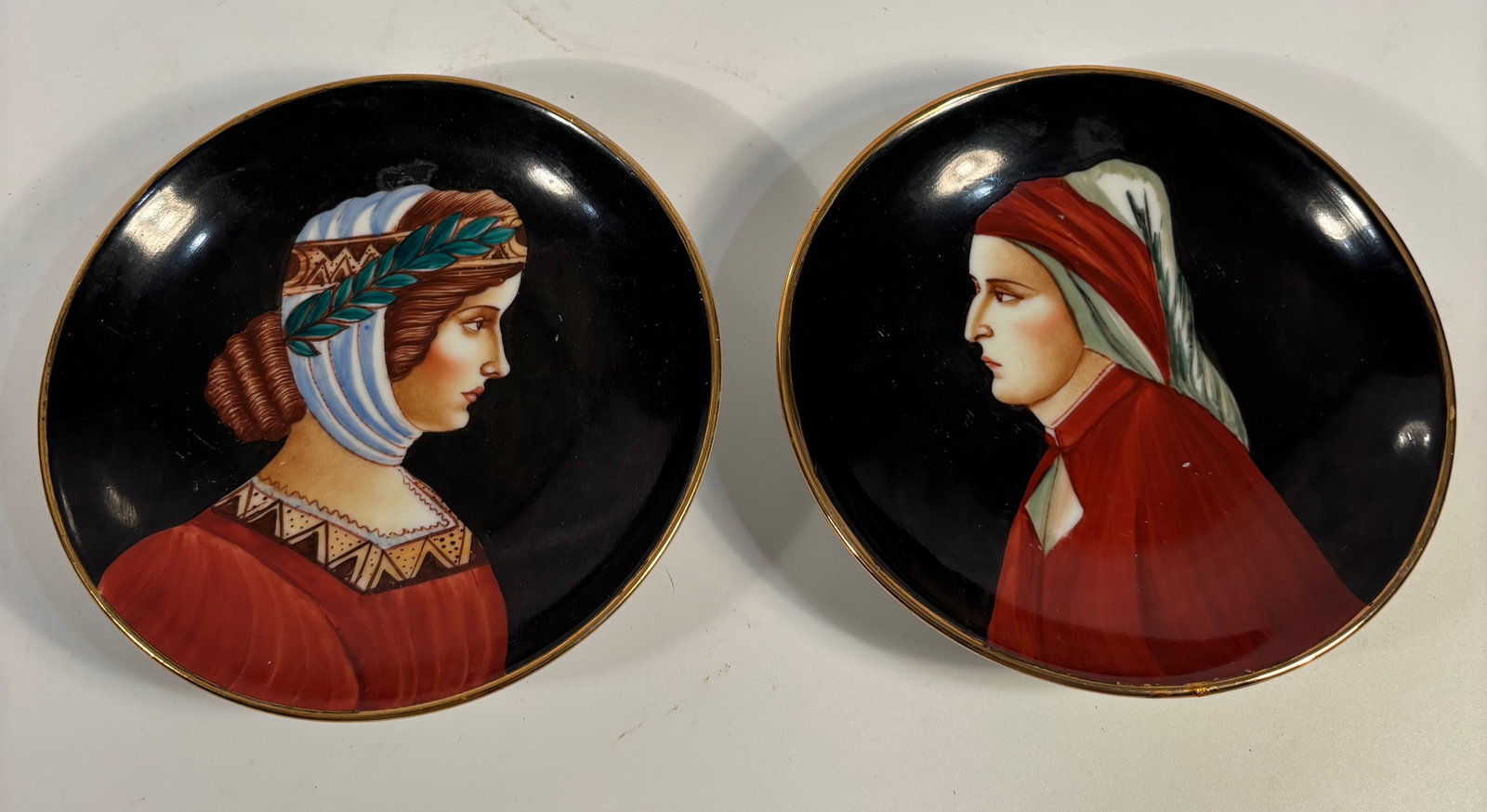 Pair of Italian Hand-Painted Portrait Porcelain Dishes of Dante and Beatrice, early to mid 20th (1 of 8)
