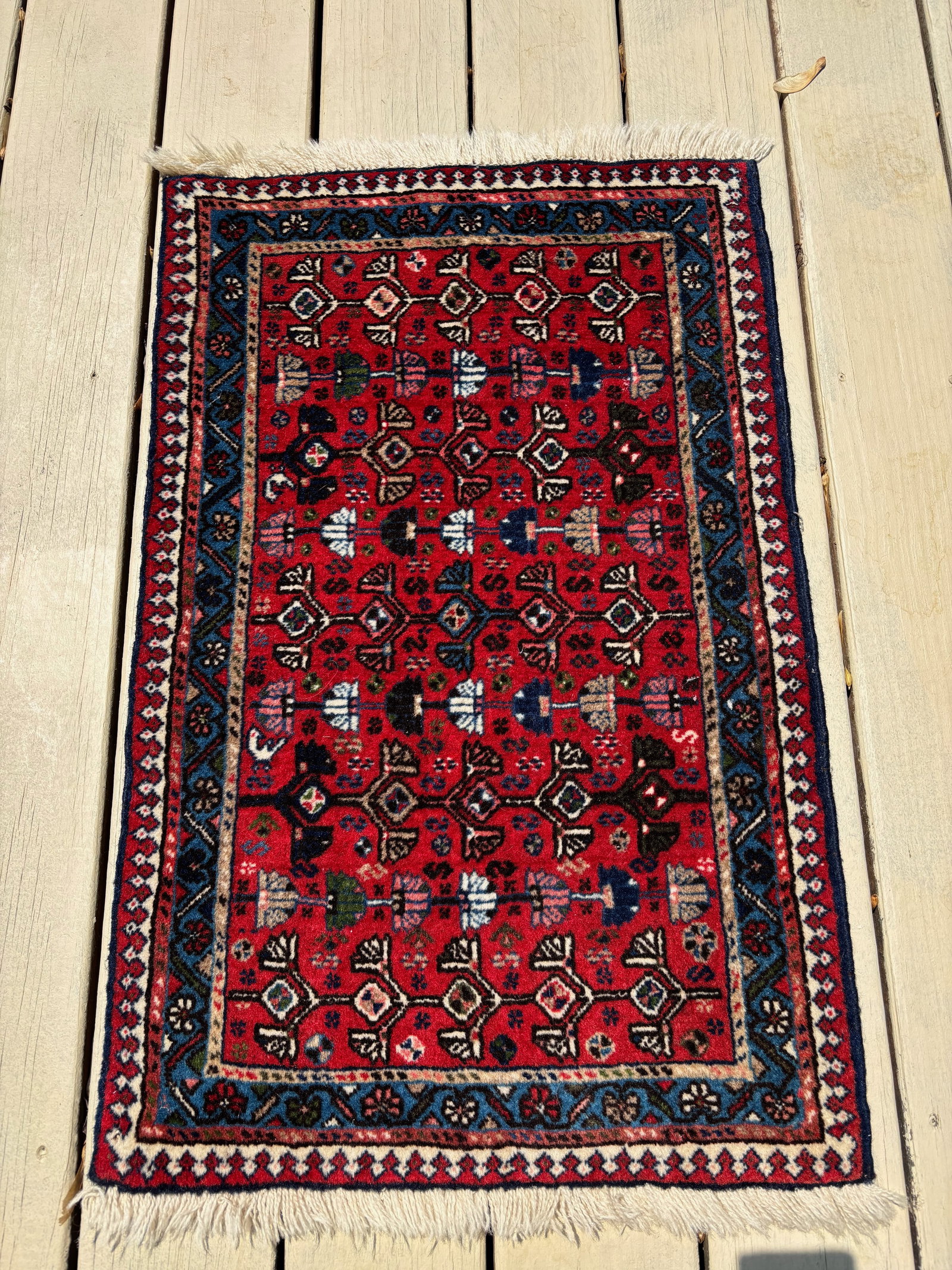 A Persian Qashqai 100% wool Rug, Southwest Iran (1 of 7)