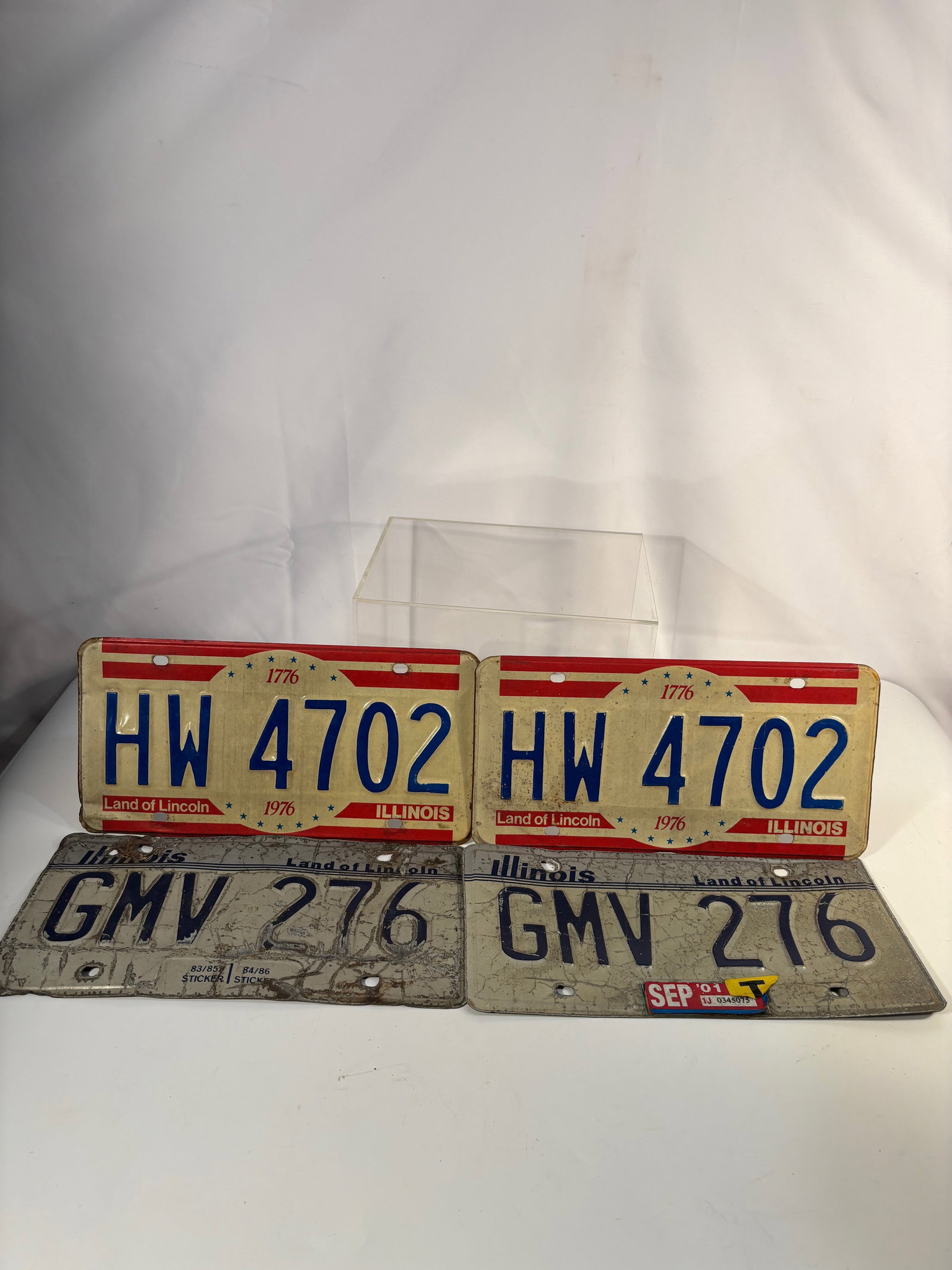 Pair of 1976 Illinois Bicentennial License Plates & Pair of 1981 Illinois Plates – Land of Lincoln: A lot of two pairs (four total) vintage Illinois automobile license plates.The first pair commemorates the U.S. Bicentennial, 1776–1976, with patriotic red, white, and blue graphics and “Land of
