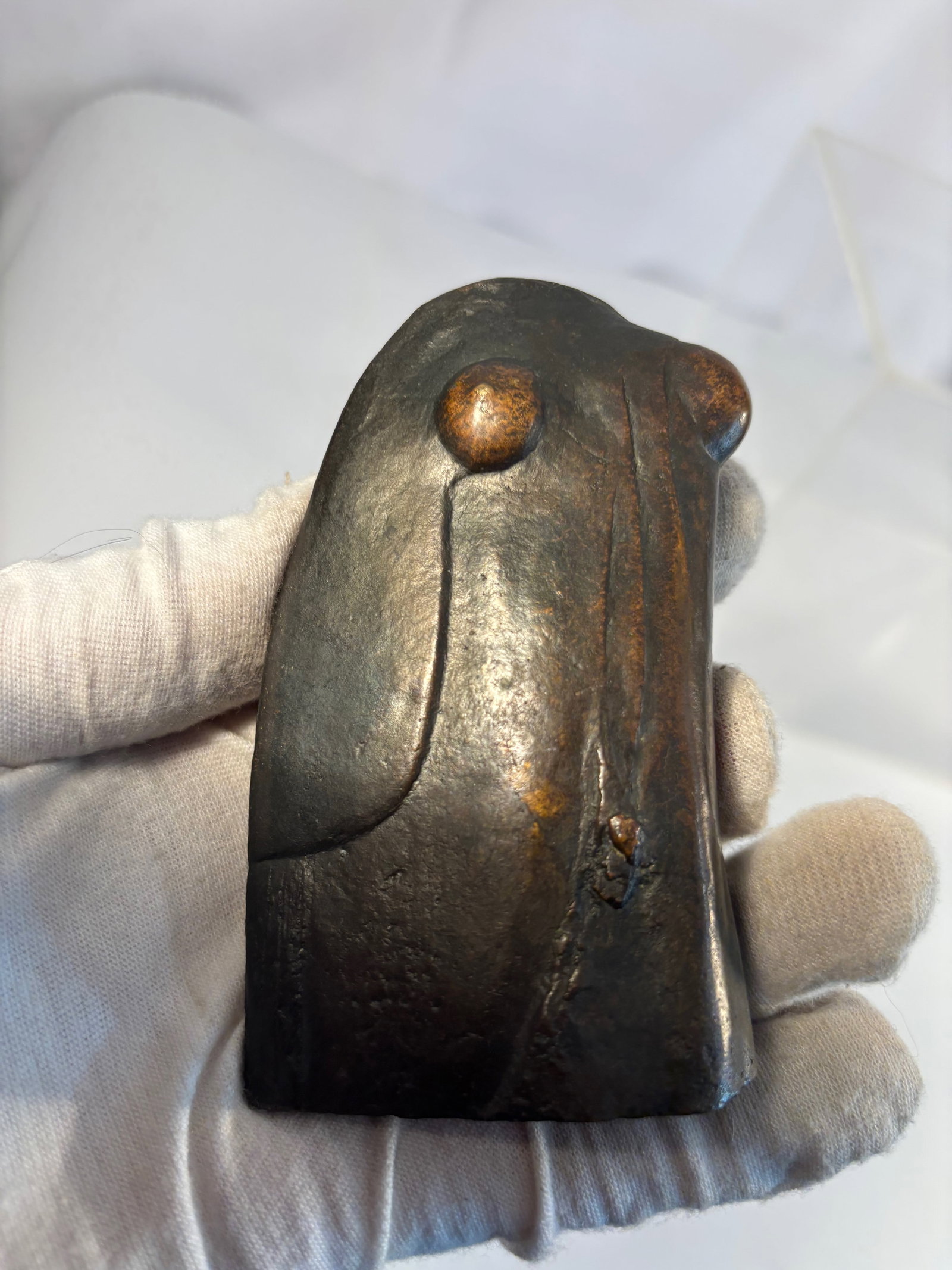 Abstract Bronze Female Figure Sculpture, Signed Deluen, 1993 , edition number 2/5: A modern abstract bronze sculpture depicting a stylized female figure, signed Deluen and dated 1993 on the base. The artist reduces the human form to smooth, flowing contours, emphasizing the curve