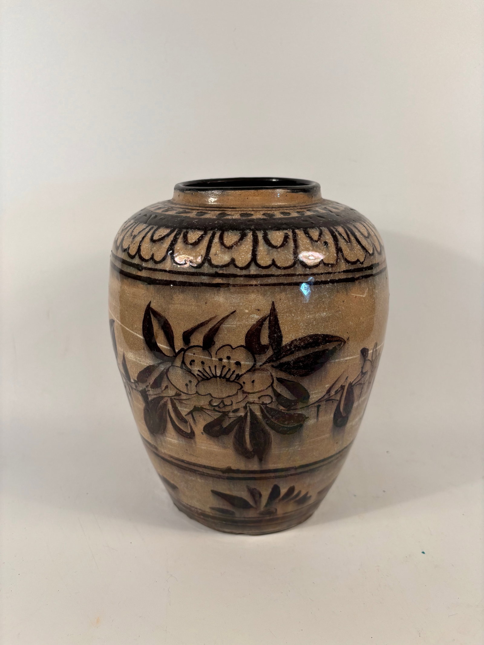 A Chinese Brown- glazed ceramic Jar (1 of 10)