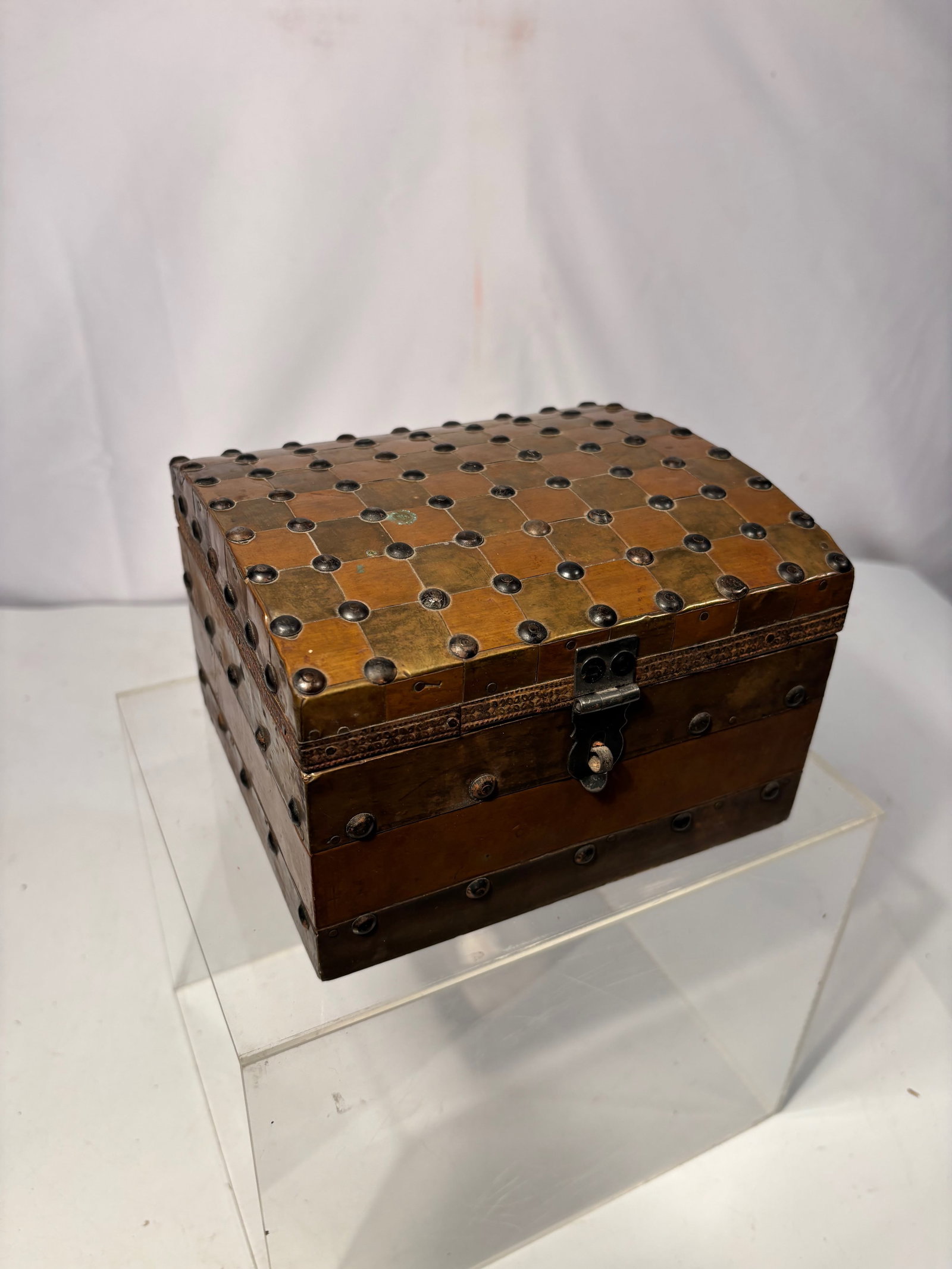 Antique Anglo-Indian / European Colonial Copper & Brass Jewelry Box: Antique domed-top jewelry box, constructed with a wooden core clad in alternating copper and brass panels. The exterior is richly decorated in an allover geometric grid with raised studded bosses, cre