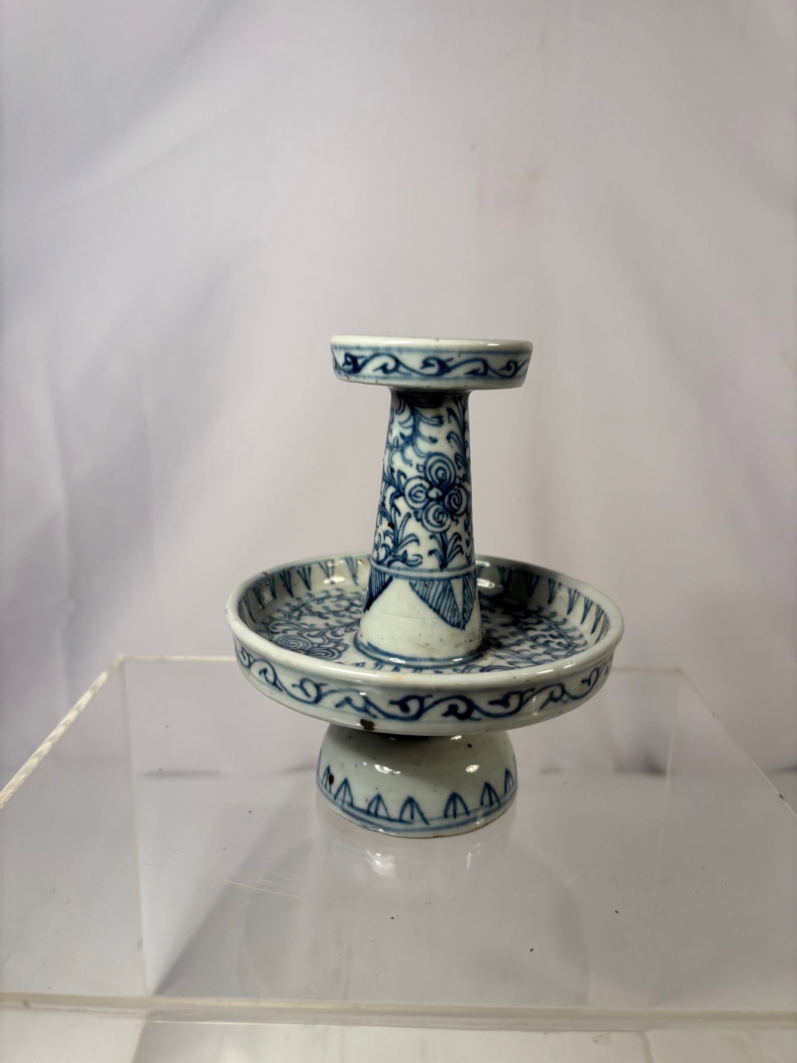 A Chinese Blue and White Porcelain Oil Lamp, Qing Dynasty (1 of 11)