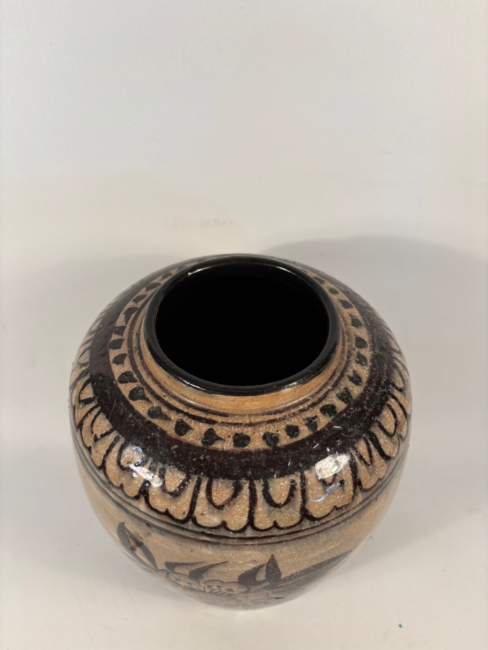 A Chinese Brown- glazed ceramic Jar - 2