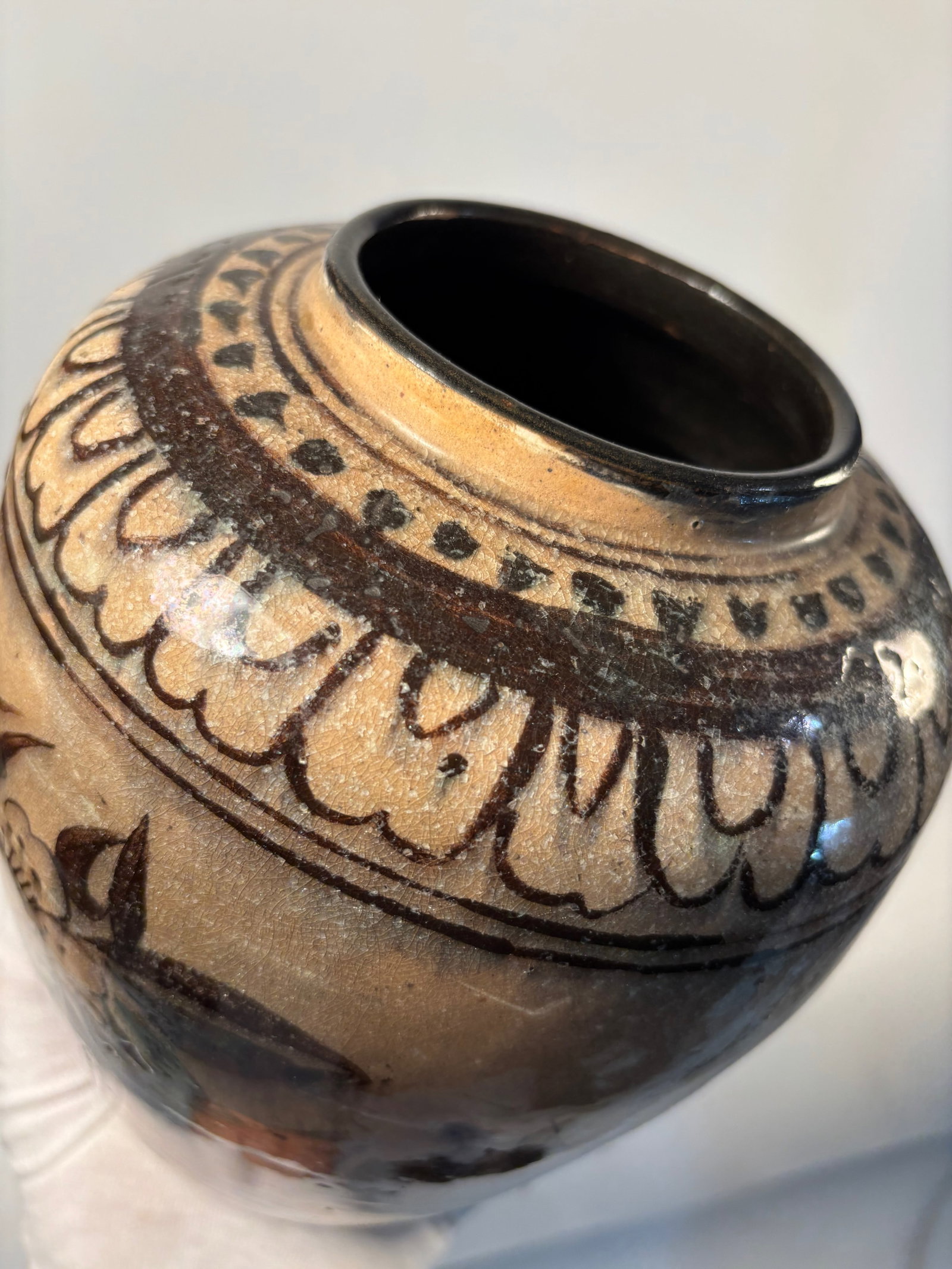 A Chinese Brown- glazed ceramic Jar - 6